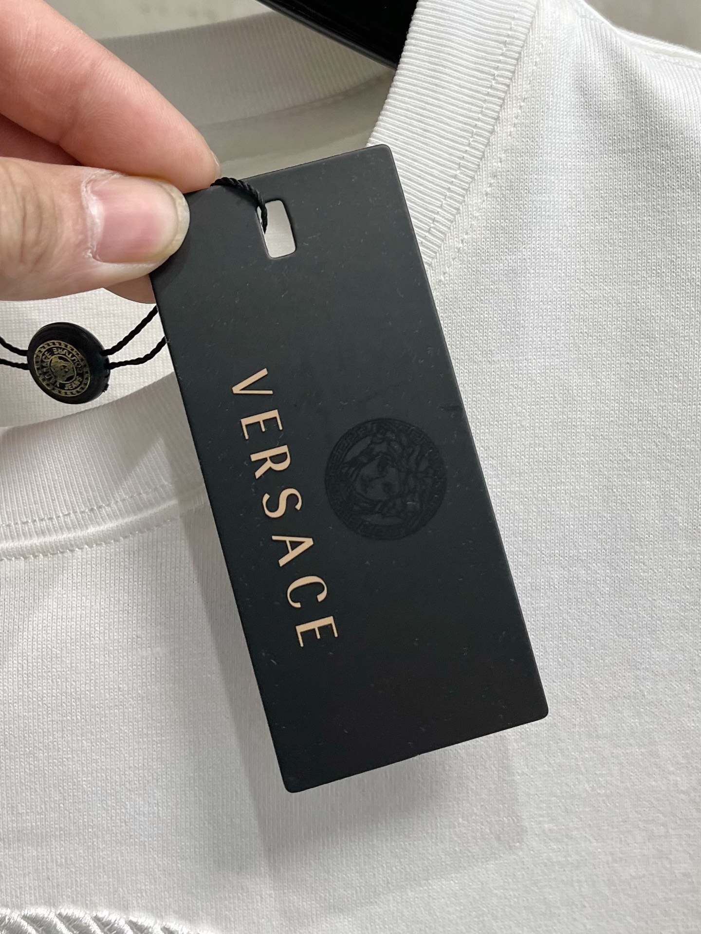  范思哲 2025春夏新款 字母logo圆领短袖t恤，春夏休闲穿搭必不可少，原版纯棉面料。完完全全体现在