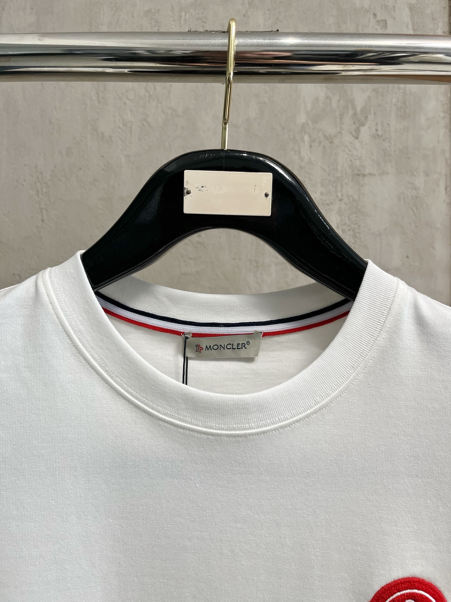  蒙口 2025春夏新款 字母logo圆领短袖t恤，春夏休闲穿搭必不可少，原版纯棉面料。完完全全体现在高