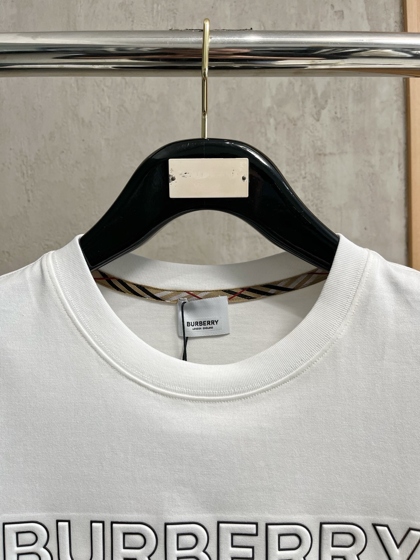  巴宝莉 2025春夏新款 字母logo圆领短袖t恤，春夏休闲穿搭必不可少，原版纯棉面料。完完全全体现在