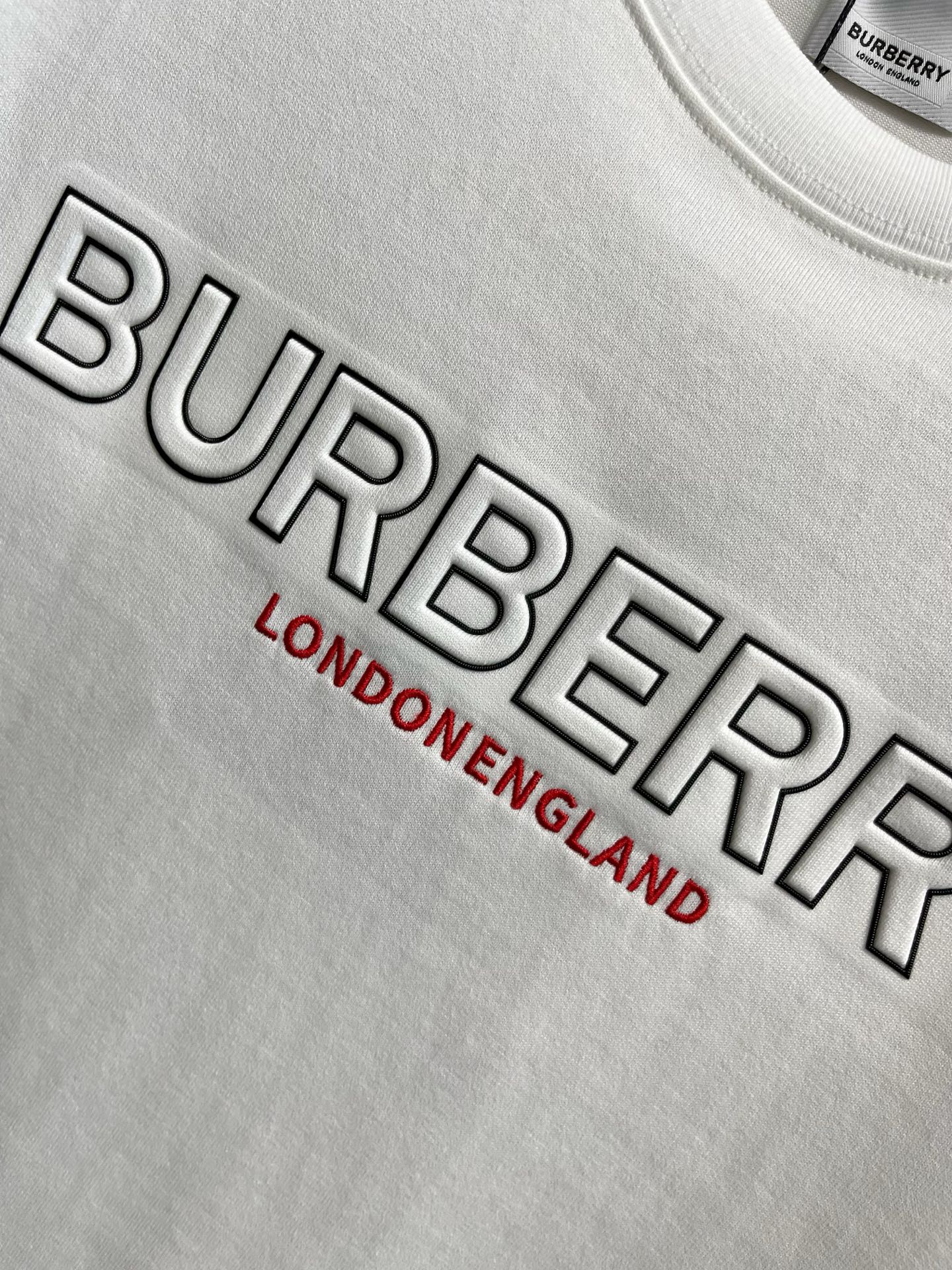  巴宝莉 2025春夏新款 字母logo圆领短袖t恤，春夏休闲穿搭必不可少，原版纯棉面料。完完全全体现在