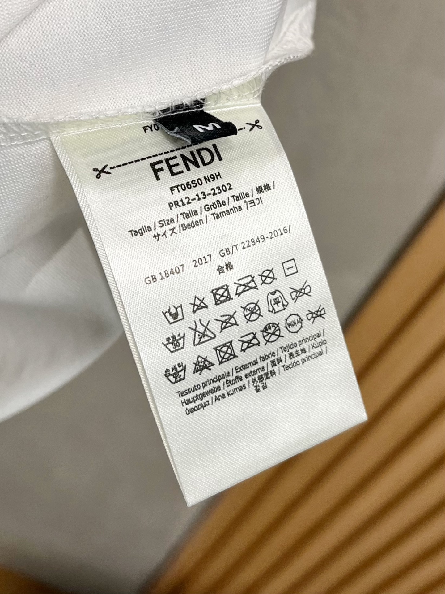  芬迪 2025春夏新款 字母logo圆领短袖t恤，春夏休闲穿搭必不可少，原版纯棉面料。完完全全体现在高