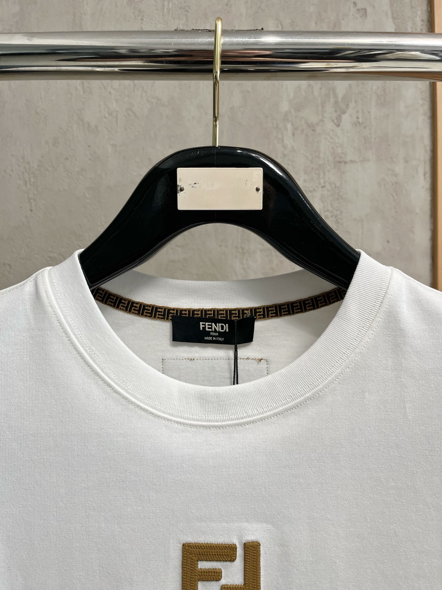  芬迪 2025春夏新款 字母logo圆领短袖t恤，春夏休闲穿搭必不可少，原版纯棉面料。完完全全体现在高