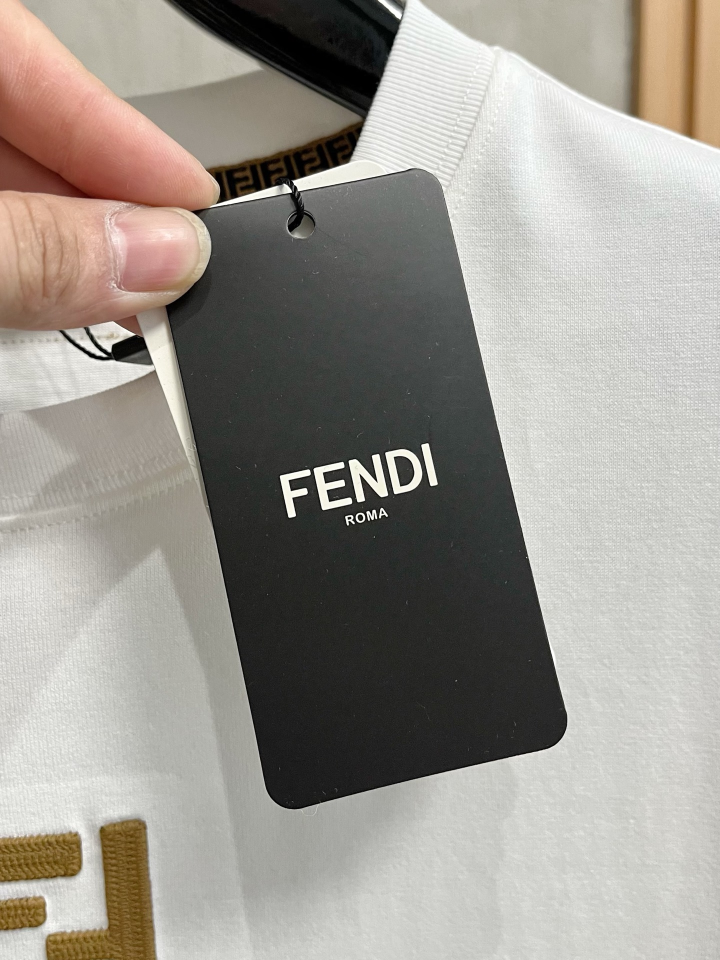  芬迪 2025春夏新款 字母logo圆领短袖t恤，春夏休闲穿搭必不可少，原版纯棉面料。完完全全体现在高