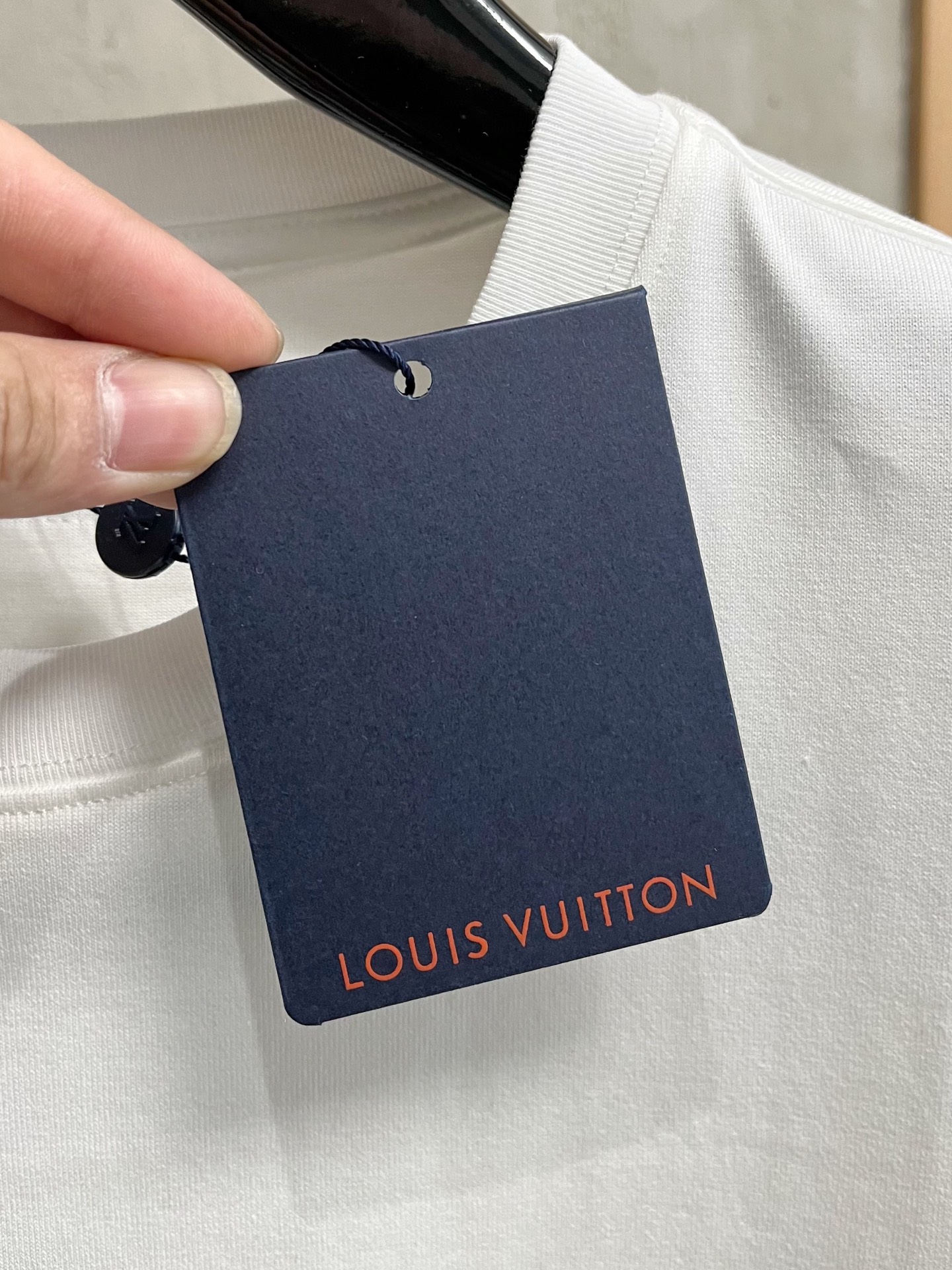  LV 2025春夏新款 字母logo圆领短袖t恤，春夏休闲穿搭必不可少，原版纯棉面料。完完全全体现在高