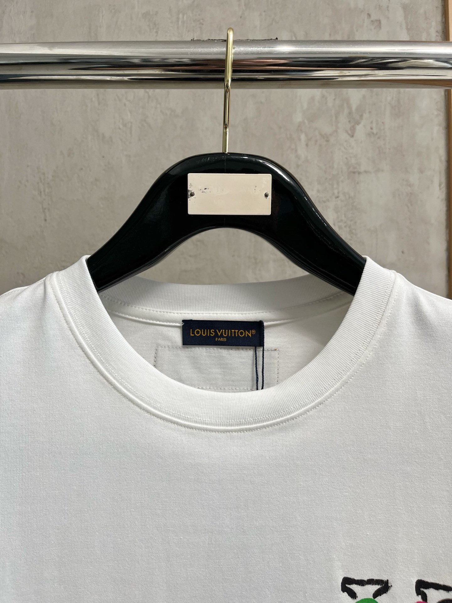  LV 2025春夏新款 字母logo圆领短袖t恤，春夏休闲穿搭必不可少，原版纯棉面料。完完全全体现在高