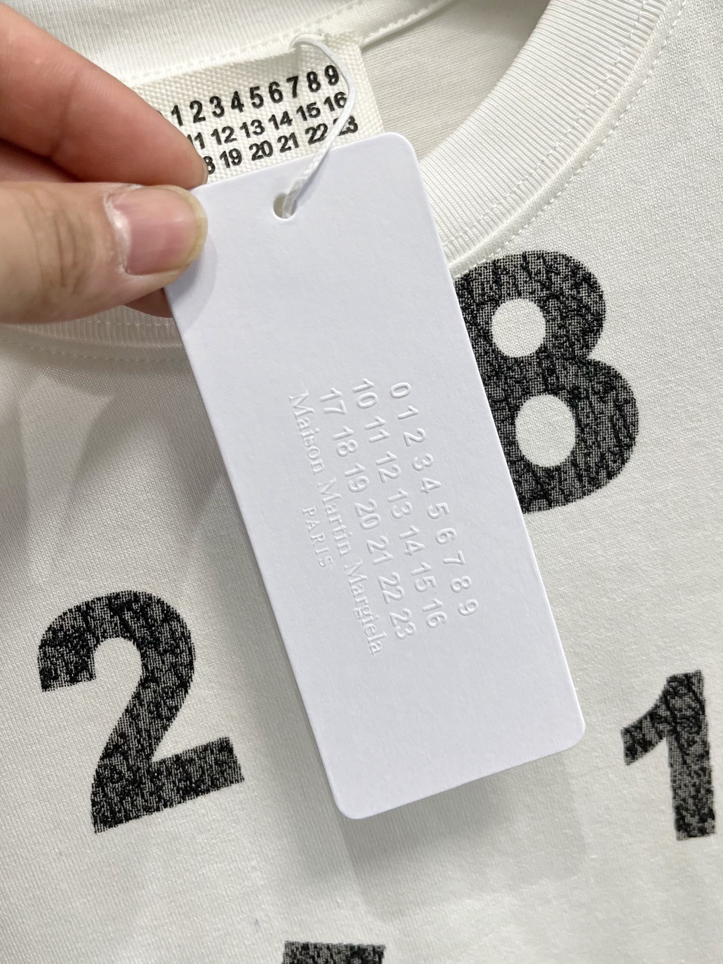  马吉拉 2025春夏新款 字母logo圆领短袖t恤，春夏休闲穿搭必不可少，原版纯棉面料。完完全全体现在