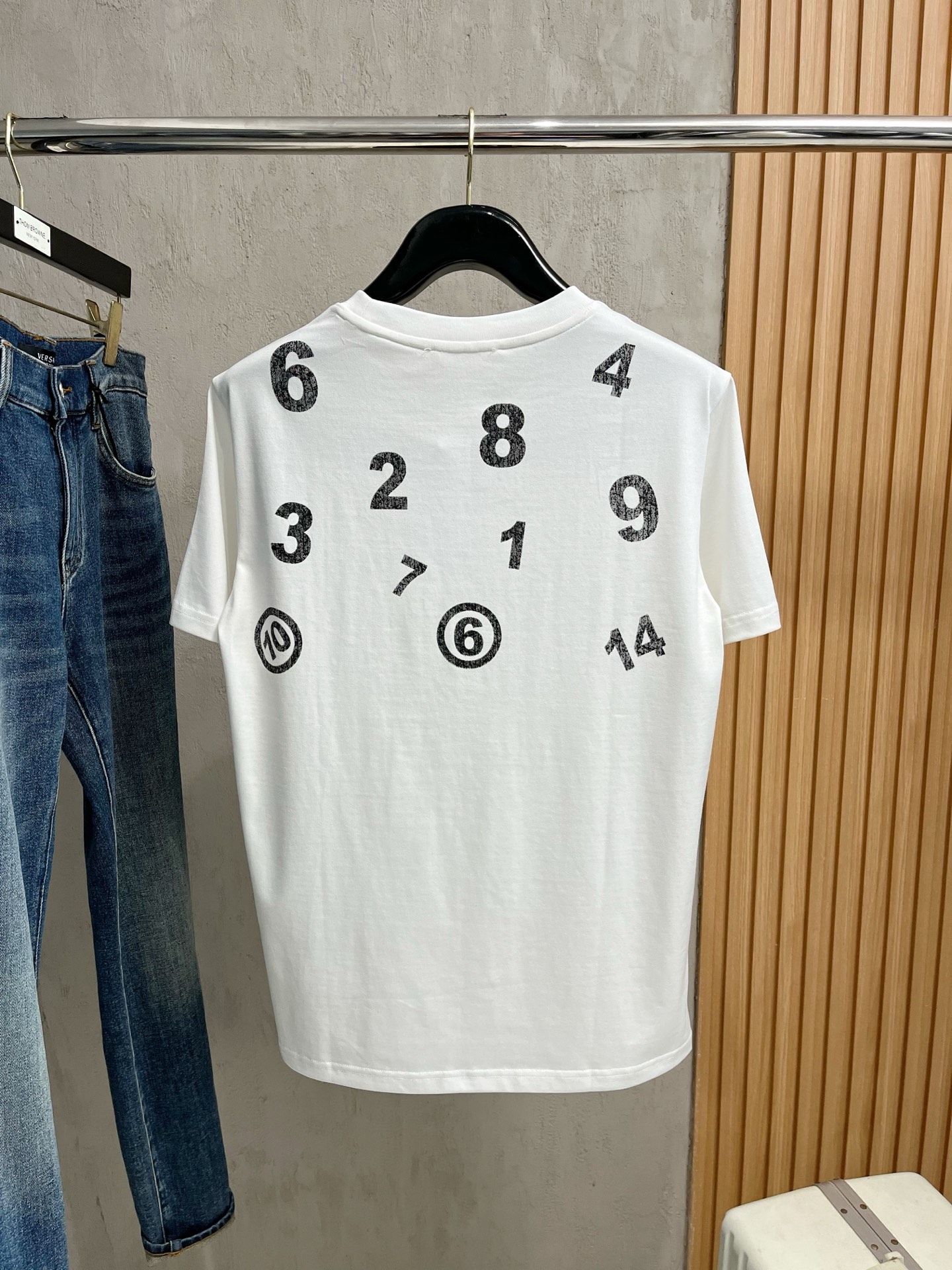  马吉拉 2025春夏新款 字母logo圆领短袖t恤，春夏休闲穿搭必不可少，原版纯棉面料。完完全全体现在