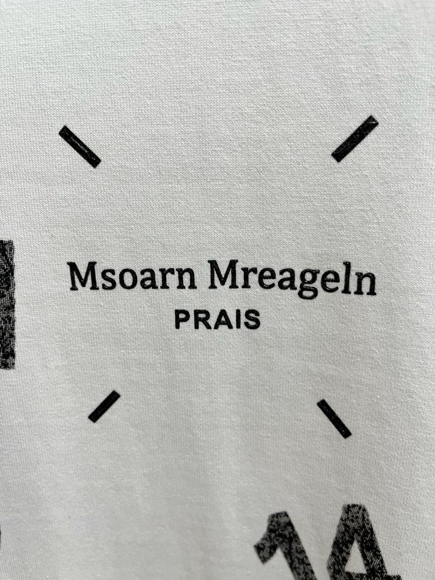  马吉拉 2025春夏新款 字母logo圆领短袖t恤，春夏休闲穿搭必不可少，原版纯棉面料。完完全全体现在