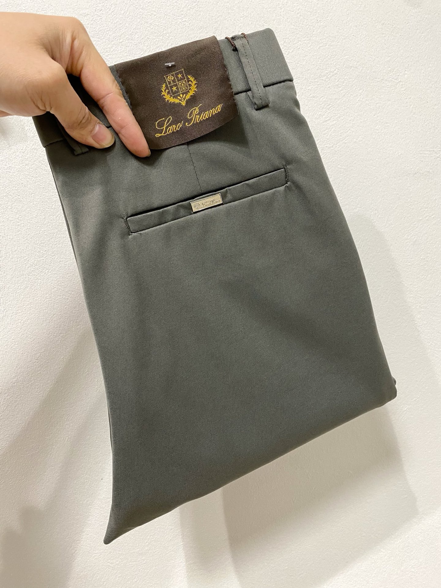 NO:461941,LP Nouyou Pianya casual pants trousers 2025SS spring and summer new style, high-end custom pants special fabric, custom original hardware, heavy industry technology, fine line, custom fabric, soft and comfortable, significant texture, exquisite auxiliary materials, excellent upper body effect, complete three standards, standard sizes 28-38, no 35 (shipped the next day),,loro piano,alexander wang19860909LP诺悠翩雅 休闲裤 西裤2025SS春夏新款 高级定制裤子专用面料 定制原版五金 重工工艺打造 车工走线精细 定制面料 柔软舒适 质感显著 辅料精美 上身效果超赞 三标齐全 标准尺码28-38,无35（隔天出货）,,loro piana,alexander wang,Men's clothing