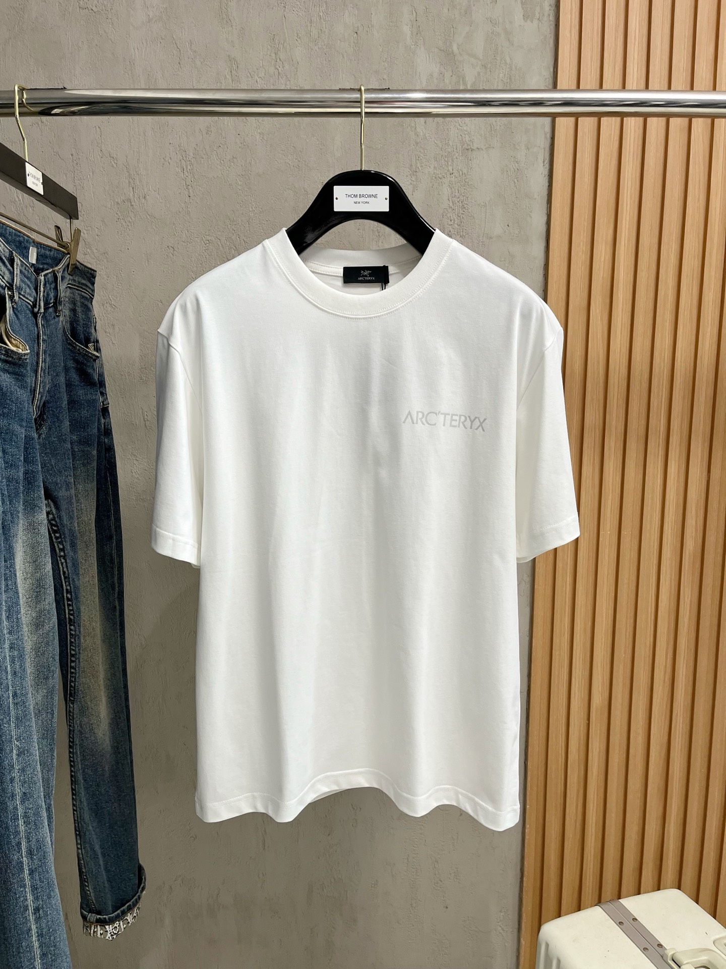 NO:140311,The latest fabric of ss Archaeopteryx pure cotton!  Classic logo pattern logo stylish simple trendy short sleeves, the top quality counter original single short sleeves, the top-level production process imported fabric, the unique design of the counter model, using imported high-end customized fabrics. The official website is on sale!  Excellent fabric style, size M-3XL, arc'teryx, T-shirt, alexander wang19860909ss始祖鸟纯棉最新面料！经典标识图案logo时尚简约潮流短袖,最顶级的品质专柜原单短袖,顶级制作工艺进口面料,专柜款独特设计,采用进口高端订制面料.官网在售！面料版型超赞 码数M-3XL,arc'teryx,T-shirt,alexander wang,Men's clothing