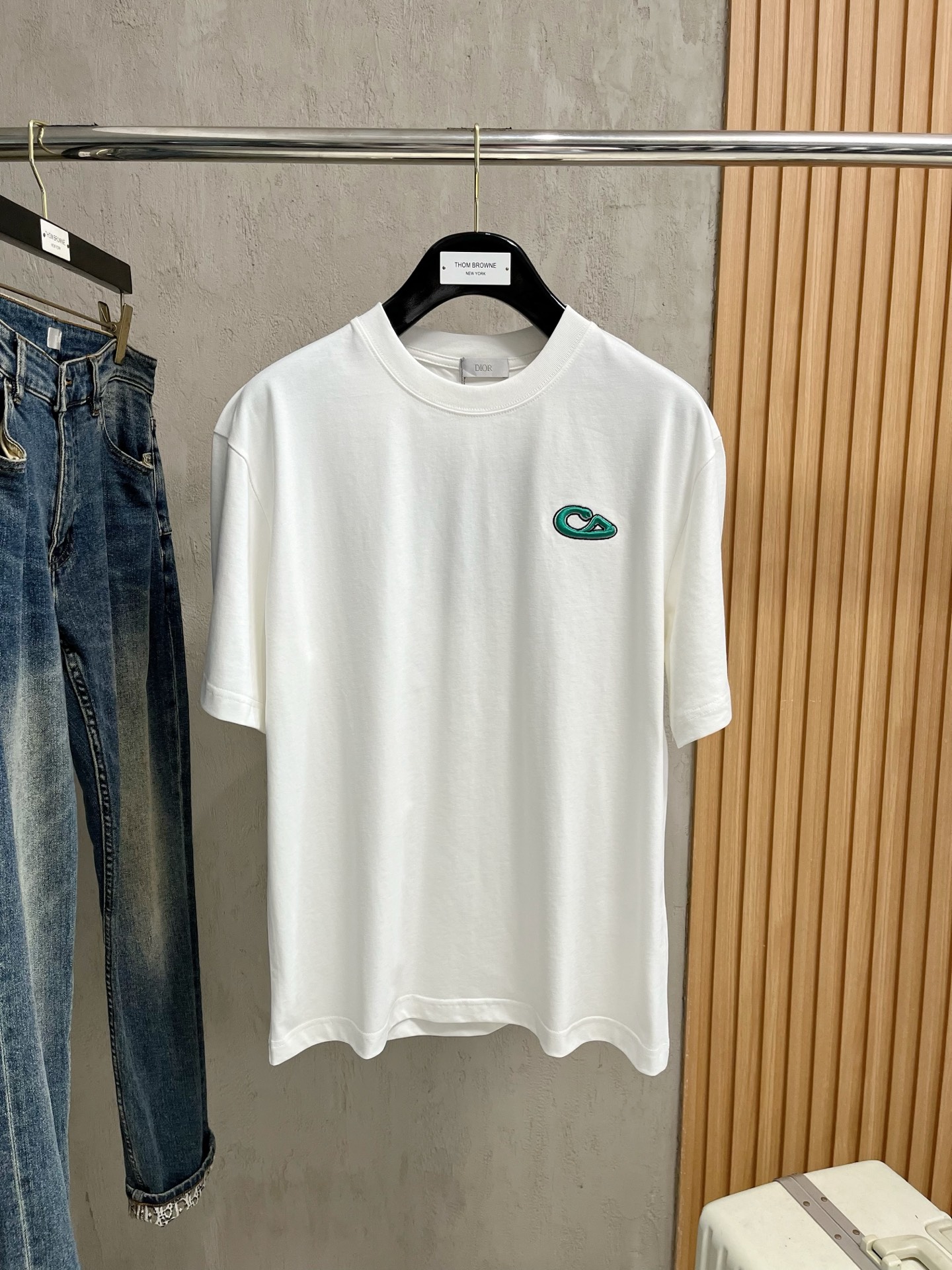 NO:140313,Ss Dior cotton latest fabric!  Classic logo pattern logo stylish simple trendy short sleeves, the top quality counter original single short sleeves, the top-level production process imported fabric, the unique design of the counter model, using imported high-end customized fabrics. The official website is on sale!  Excellent fabric style, size M-3XL, dior, T-shirt, alexander wang19860909ss迪奥纯棉最新面料！经典标识图案logo时尚简约潮流短袖,最顶级的品质专柜原单短袖,顶级制作工艺进口面料,专柜款独特设计,采用进口高端订制面料.官网在售！面料版型超赞 码数M-3XL,,dior,T-shirt,alexander wang,Men's clothing