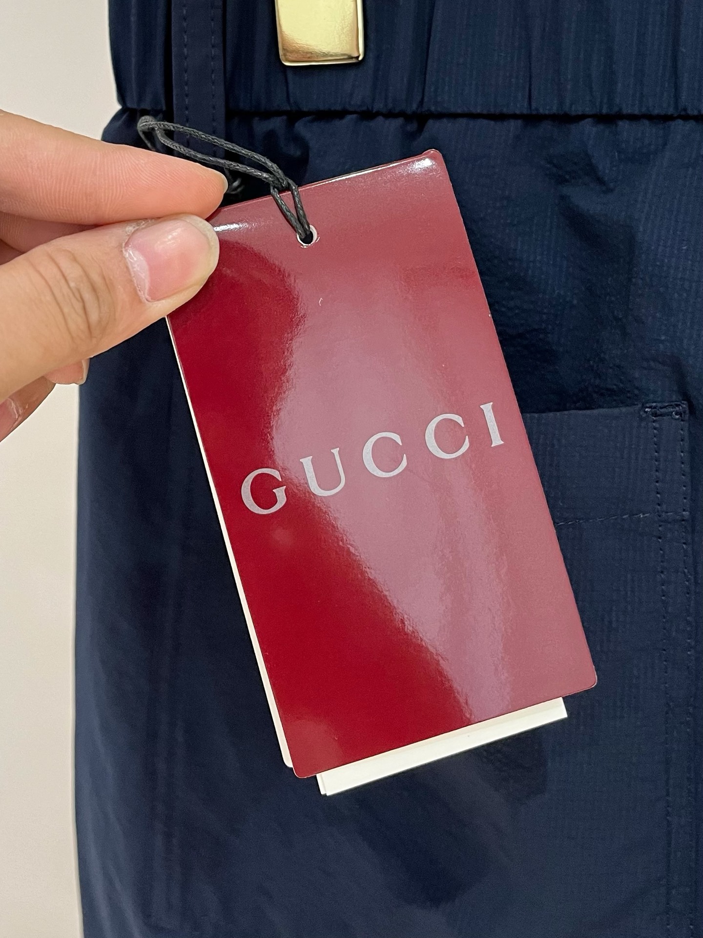 
GUCC1    男士精品休闲裤顶级面料休闲裤，最新款上身版型无敌正!绝对可以闭眼收的一款此款裤子非常