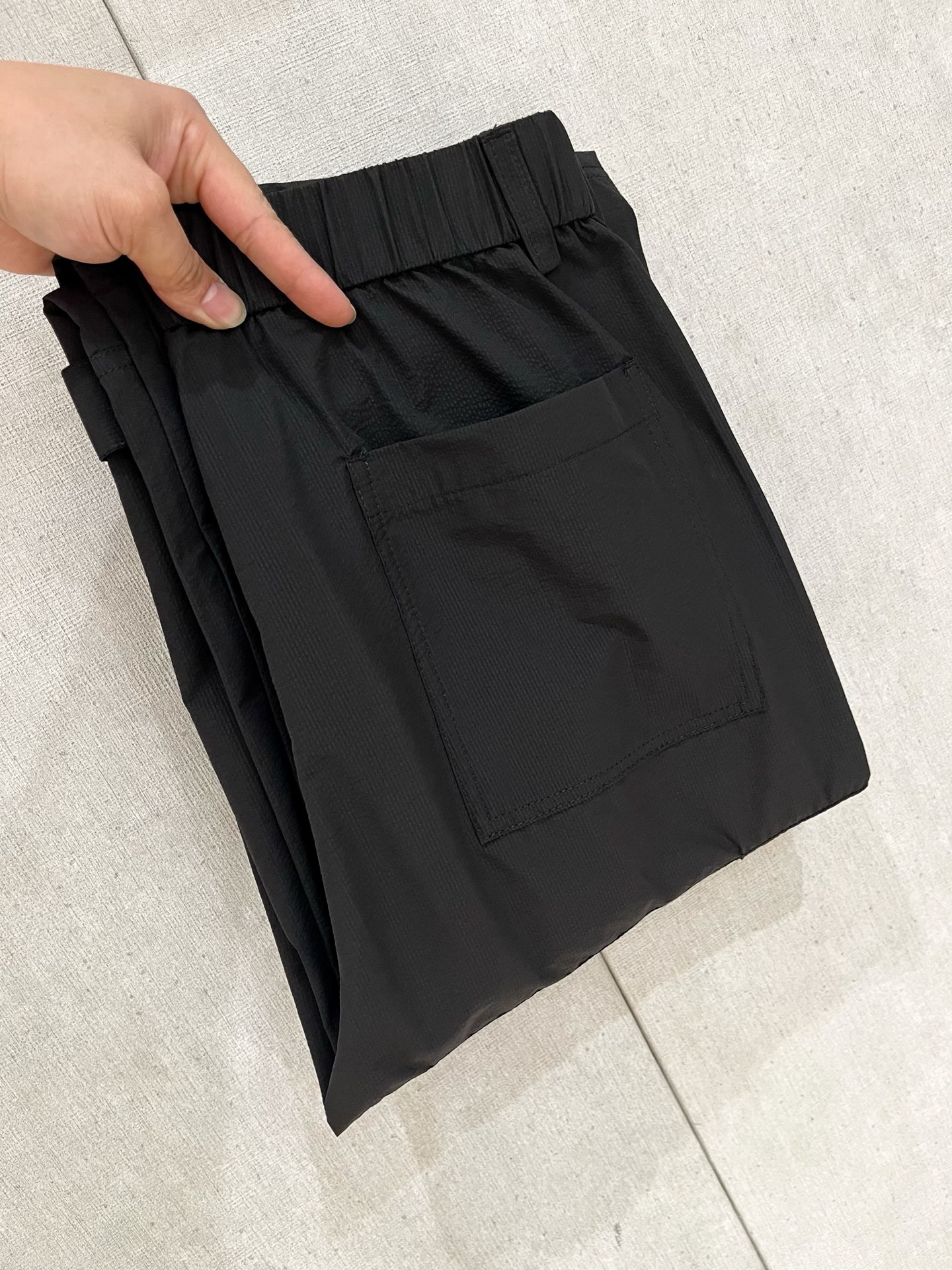 ❤️ GUCC1 男士精品休闲裤顶级面料休闲裤，最新款上身版型无敌正!绝对可以闭眼收的一款此款裤子非常百