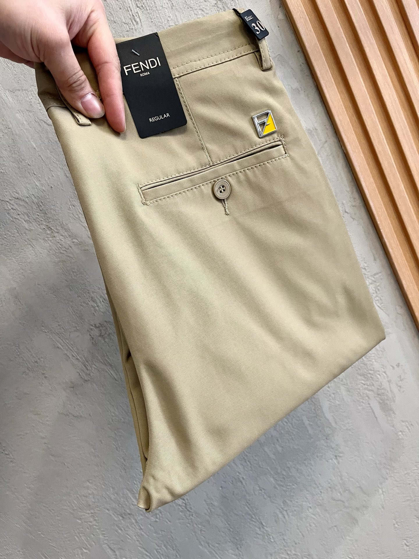 NO:761358,FENDI Fendi's new spring and summer new products are available at counters. The best casual pants counters in physical stores are original 1:1 good products, suitable for all ages. The highest version of European imported fabrics on the market. Comfortable, soft and skin-friendly, with super upper body effect, fashionable and versatile, straight and stylish, a wardrobe must-have!  Suitable for any occasion. Sizes: 29-36,, fendi, fendi,19860909FENDI 芬迪 新款来袭春夏新款新品 专柜有售 实体店极品休闲裤专柜原版1:1好货,适合各个年龄段.市场最高版本的欧洲进口面料.舒适柔软亲肤,上身效果超级棒时尚百搭,笔挺有型,衣橱必备！适合任何场合穿着 尺码:29-36,,fendi,fendi,,Men's clothing