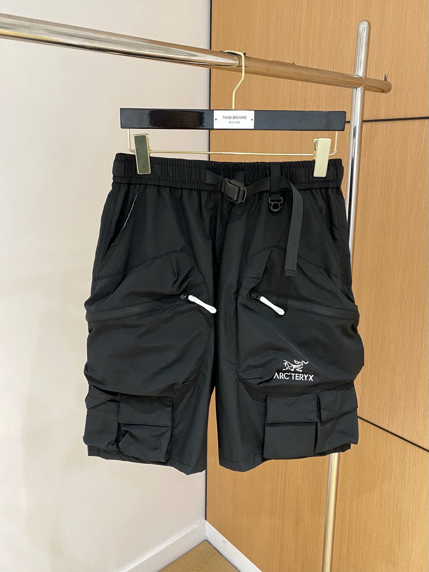 NO:145239,Archaeoptera bird 2025 spring and summer new men's casual shorts high-end products are simple, fashionable and generous. Customized original imported fabrics are simple, neat and refreshing. Quality workmanship details can withstand any form of inspection. Simple, elegant and versatile. The upper body is elegant and handsome, with M-2XL, arc'teryx, shorts, alexander wang19860909始祖鸟2025春夏新款男士休闲短裤 高端货简洁时尚大方 定制原版进口面料 简洁利落又清爽 品质做工细节经得起任何形式检验简约大方百搭款 上身优雅帅气,码数M-2XL,arc'teryx,shorts,alexander wang,Men's clothing