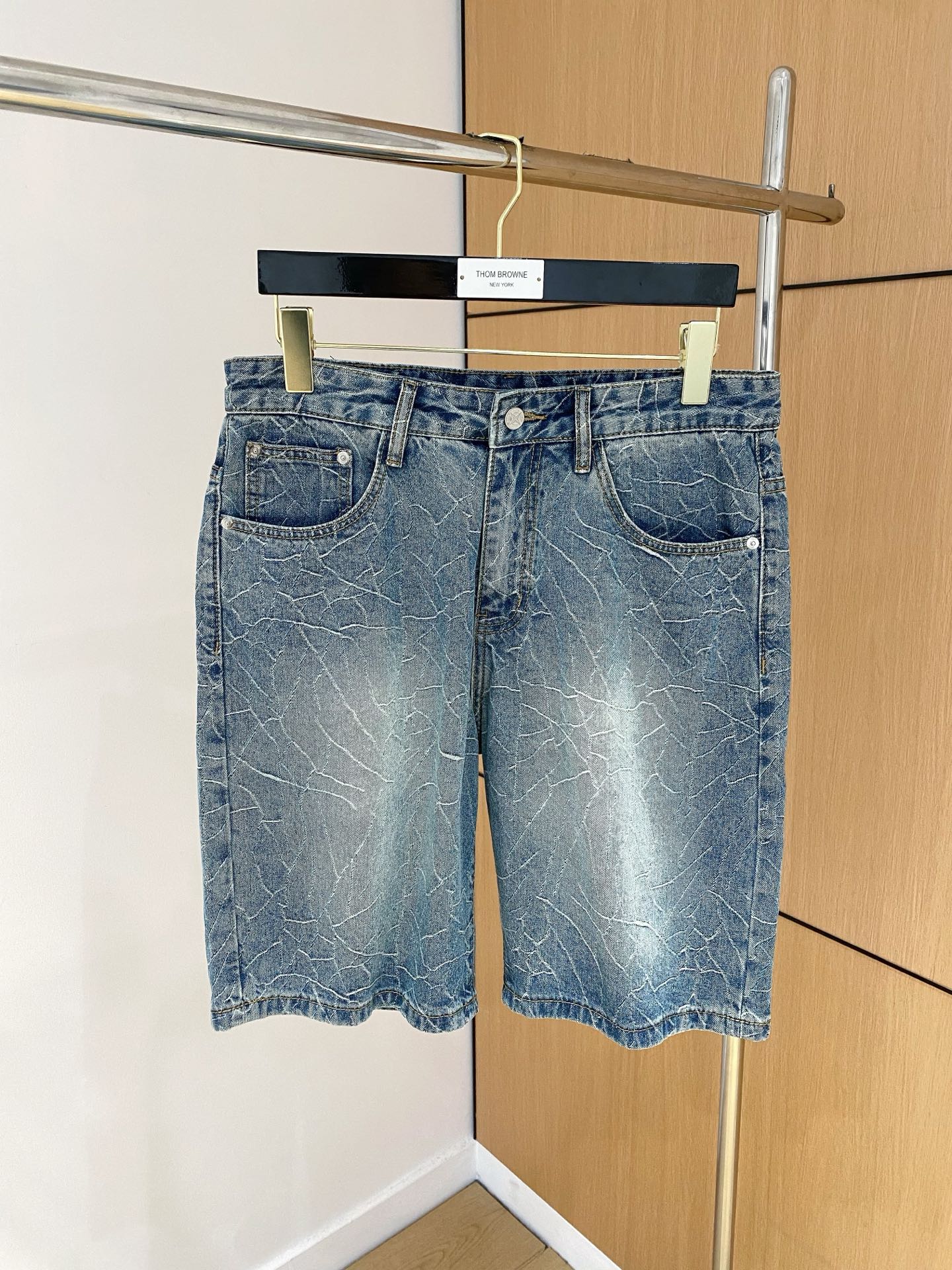 NO:145291,Dior high-end customization 2025Ss spring and summer new original single hot denim shorts super customization original hardware super heavy industry craftsmanship excellent style, impeccable details!  The style is not picky!  Must-have sizes for summer: 29-38 (no 35 no 37), dior, shorts, alexander wang19860909迪奥高端定制 2025Ss春夏新款原单爆款牛仔短裤 超级定制款 原版五金 超级重工工艺 版型超赞,细节做工无可挑剔！款式不挑人！夏季必备尺码:29-38（无35无37）,,dior,shorts,alexander wang,Men's clothing