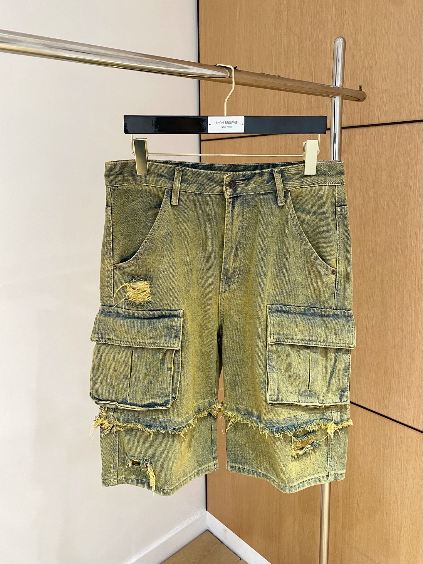 NO:145245,Balenciaga high-end customization 2025Ss spring and summer new original single hot denim shorts super customization original hardware super heavy industry craftsmanship excellent style, impeccable details!  The style is not picky!  Must-have sizes for summer: 29-38 (no 35 no 37), balenciaga, shorts, alexander wang19860909巴黎世家高端定制 2025Ss春夏新款原单爆款牛仔短裤 超级定制款 原版五金 超级重工工艺 版型超赞,细节做工无可挑剔！款式不挑人！夏季必备尺码:29-38（无35无37）,,balenciaga,shorts,alexander wang,Men's clothing