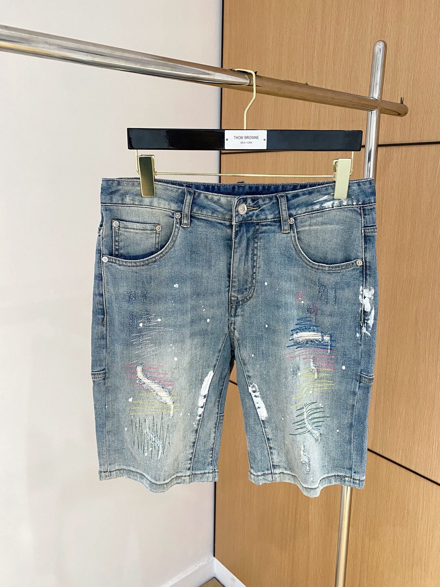NO:145311,Burberry high-end customization 2025Ss spring and summer new original single hot denim shorts super customization original hardware super heavy industry craftsmanship excellent style, impeccable details!  The style is not picky!  Must-have sizes for summer: 29-38 (no 35 no 37), burberry, shorts, alexander wang19860909巴宝莉高端定制 2025Ss春夏新款原单爆款牛仔短裤 超级定制款 原版五金 超级重工工艺 版型超赞,细节做工无可挑剔！款式不挑人！夏季必备尺码:29-38（无35无37）,,burberry,shorts,alexander wang,Men's clothing