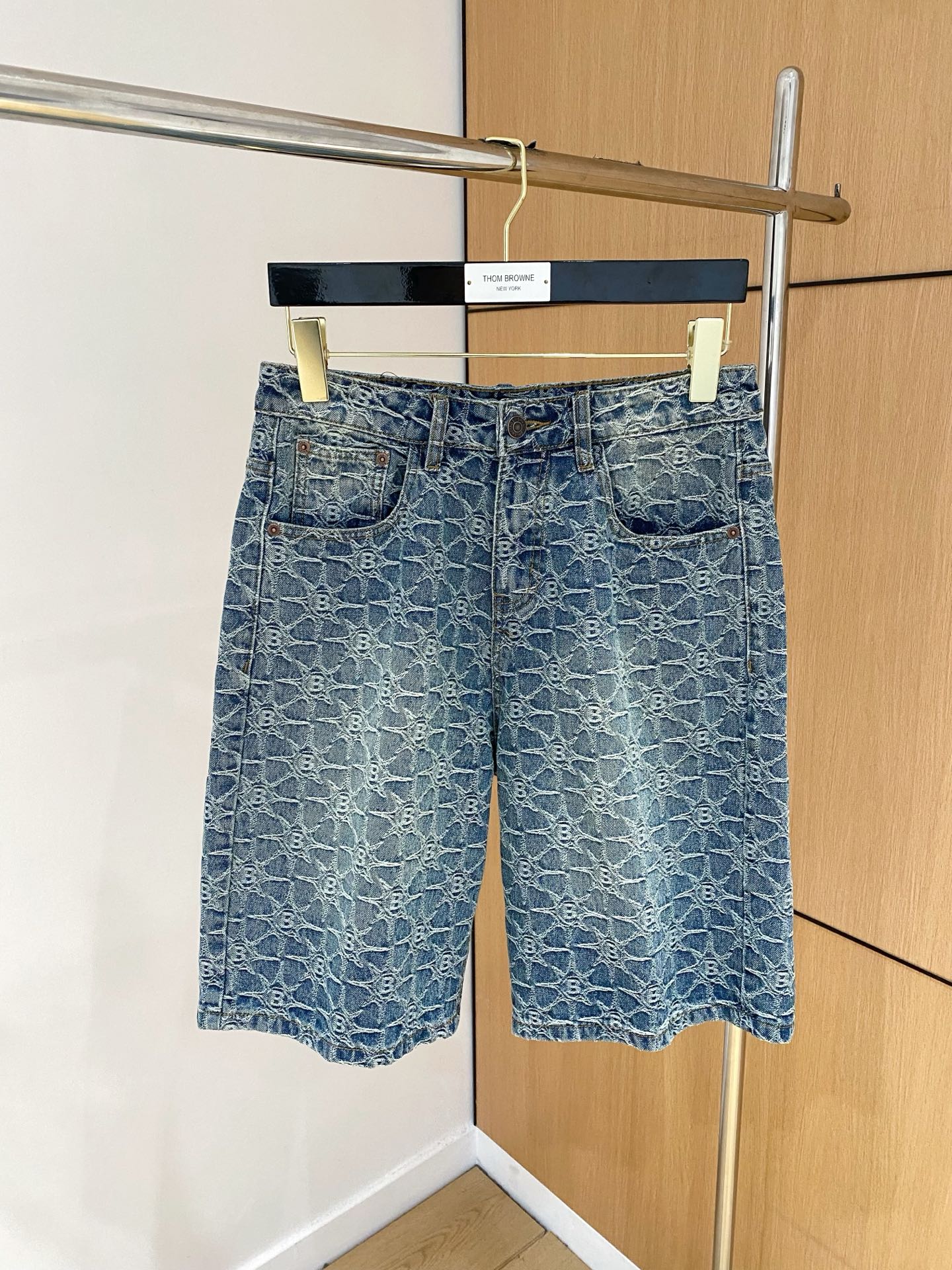 NO:145346,Balenciaga high-end customization 2025Ss spring and summer new original single hot denim shorts super customization original hardware super heavy industry craftsmanship excellent style, impeccable details!  The style is not picky!  Must-have sizes for summer: 29-38 (no 35 no 37), balenciaga, shorts, alexander wang19860909巴黎世家高端定制 2025Ss春夏新款原单爆款牛仔短裤 超级定制款 原版五金 超级重工工艺 版型超赞,细节做工无可挑剔！款式不挑人！夏季必备尺码:29-38（无35无37）,,balenciaga,shorts,alexander wang,Men's clothing