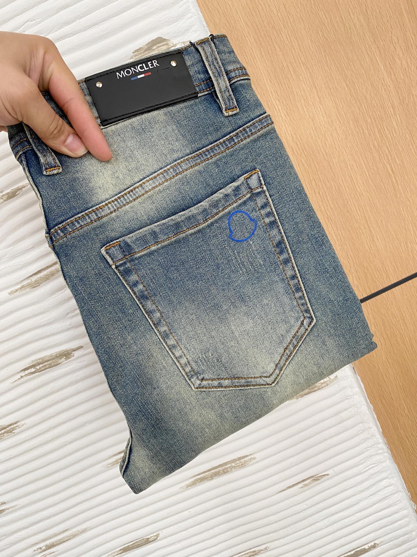 NO:145395,The 25SS four-season super-burning street-explosion series is exclusively launched. Original custom high-end quality fabric, customized hardware style slim-fitting tailoring, fabric with elasticity, micro-elastic upper body comfort, a must-have item!  Counter size 29-38 (no 35 no 37), Moncler, jeans, alexander wang19860909蒙口【新品】高端独家发售 25SS四季款超燃炸街系列之最牛仔裤 独家隆重推出 原版定制高端品质面料 定制五金版型修身剪裁 面料带弹力 微弹上身舒适度超高 必爆单品！专柜尺码29-38（无35无37）,,Moncler,jeans,alexander wang,Men's clothing