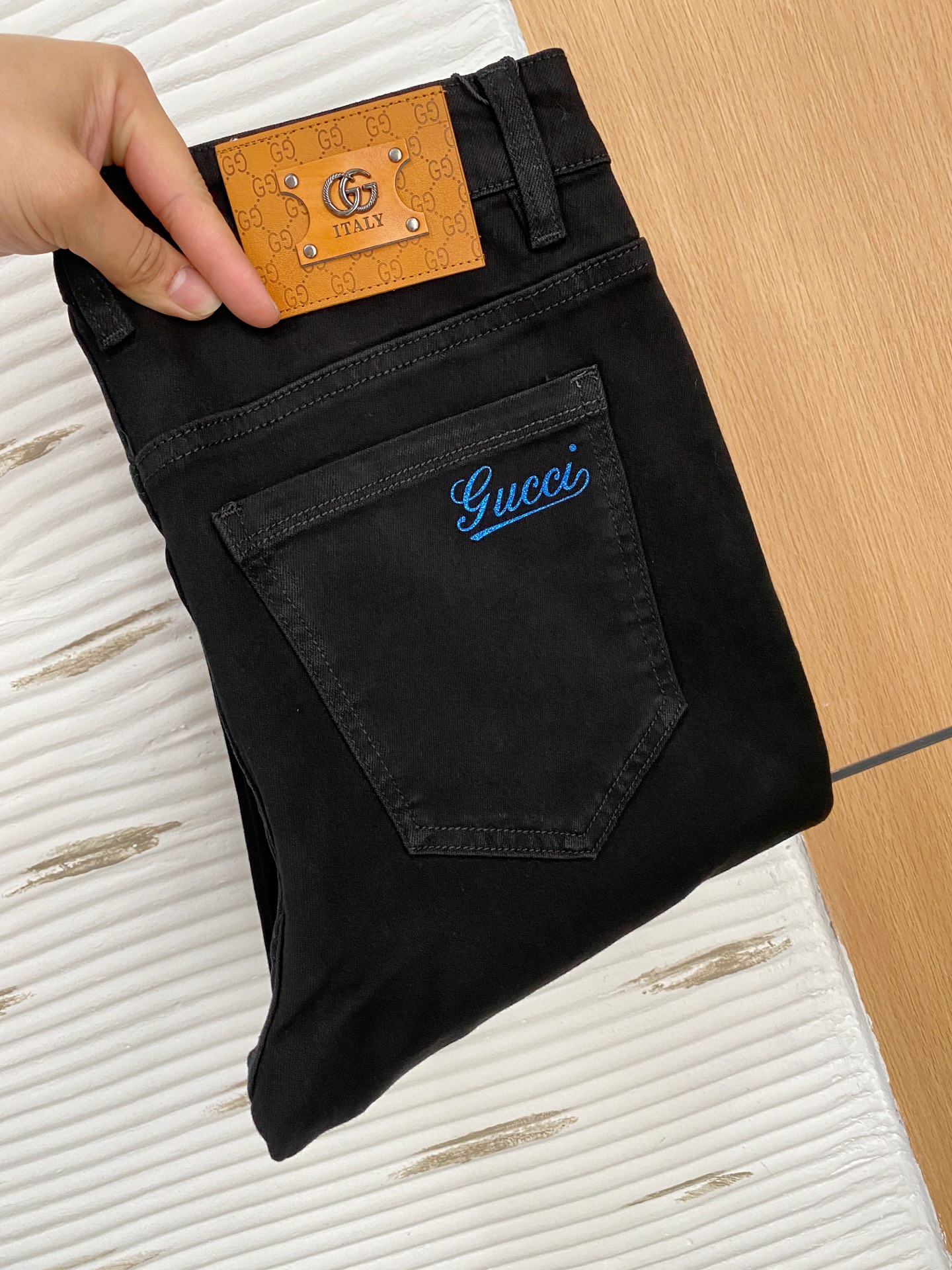 NO:145409,Gucci [New Product] is available for high-end exclusive sale. The 25SS four-season super-burning street-explosion series is the most exclusive and grandly launched. Original custom high-end quality fabric, customized hardware style slim-fitting tailoring, fabric with elasticity, micro-elastic upper body comfort, a must-have item!  Counter size 29-38 (no 35 no 37), gucci, jeans, alexander wang19860909古驰【新品】高端独家发售 25SS四季款超燃炸街系列之最牛仔裤 独家隆重推出 原版定制高端品质面料 定制五金版型修身剪裁 面料带弹力 微弹上身舒适度超高 必爆单品！专柜尺码29-38（无35无37）,,gucci,jeans,alexander wang,Men's clothing