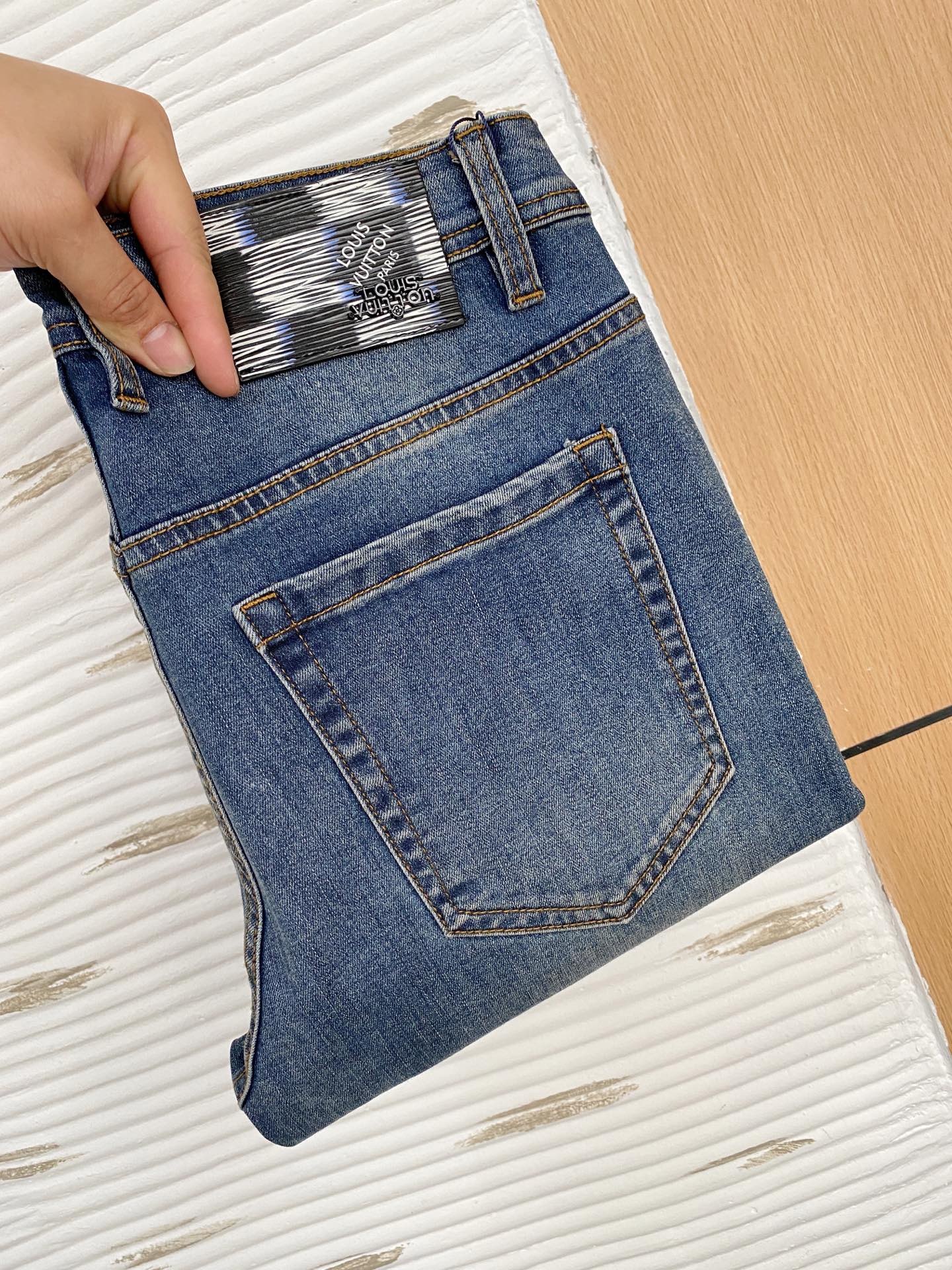 NO:145415,Lv【New Product】Exclusively available for high-end and exclusive 25SS four-season super-burning street-explosion series The most exclusive jeans launched. Original custom high-end quality fabric, customized hardware style slim-fitting tailoring, fabric with elasticity, micro-elastic upper body comfort, must-explode item!  Counter size 29-38 (no 35 no 37), louis vuitton, jeans, alexander wang19860909Lv【新品】高端独家发售 25SS四季款超燃炸街系列之最牛仔裤 独家隆重推出 原版定制高端品质面料 定制五金版型修身剪裁 面料带弹力 微弹上身舒适度超高 必爆单品！专柜尺码29-38（无35无37）,,louis vuitton,jeans,alexander wang,Men's clothing