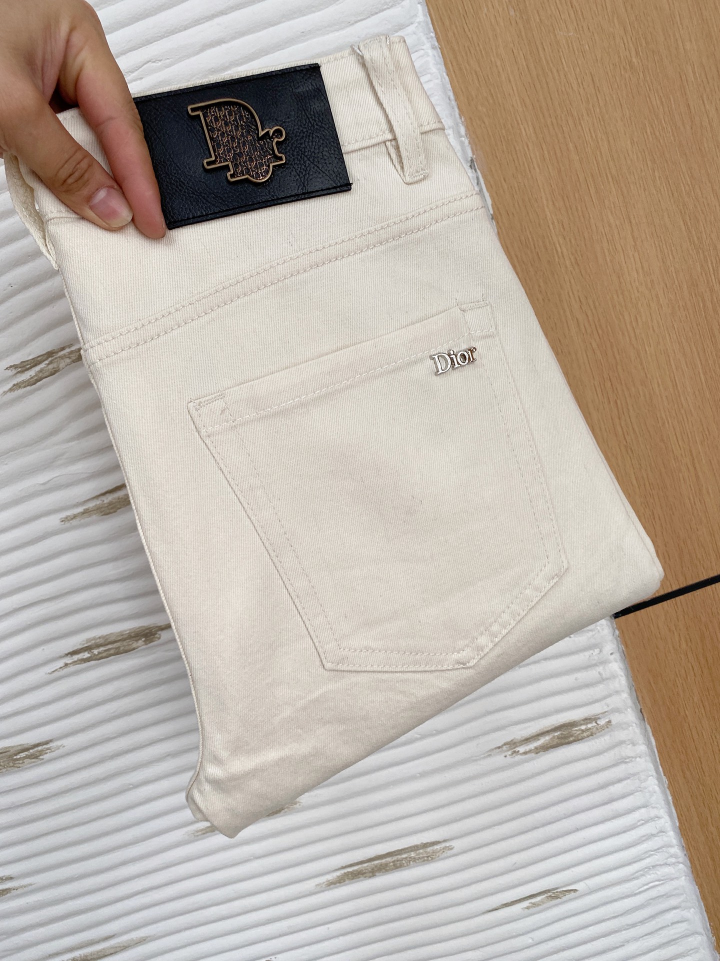 NO:145414,Dior [New Product] is available for high-end exclusive sale. The 25SS four-season super-burning street-explosion series is the most exclusive and grandly launched. Original custom high-end quality fabric, customized hardware style slim-fitting tailoring, fabric with elasticity, micro-elastic upper body comfort, a must-have item!  Counter size 29-38 (no 35 no 37), Dior, jeans, alexander wang19860909迪奥【新品】高端独家发售 25SS四季款超燃炸街系列之最牛仔裤 独家隆重推出 原版定制高端品质面料 定制五金版型修身剪裁 面料带弹力 微弹上身舒适度超高 必爆单品！专柜尺码29-38（无35无37）,,dior,jeans,alexander wang,Men's clothing