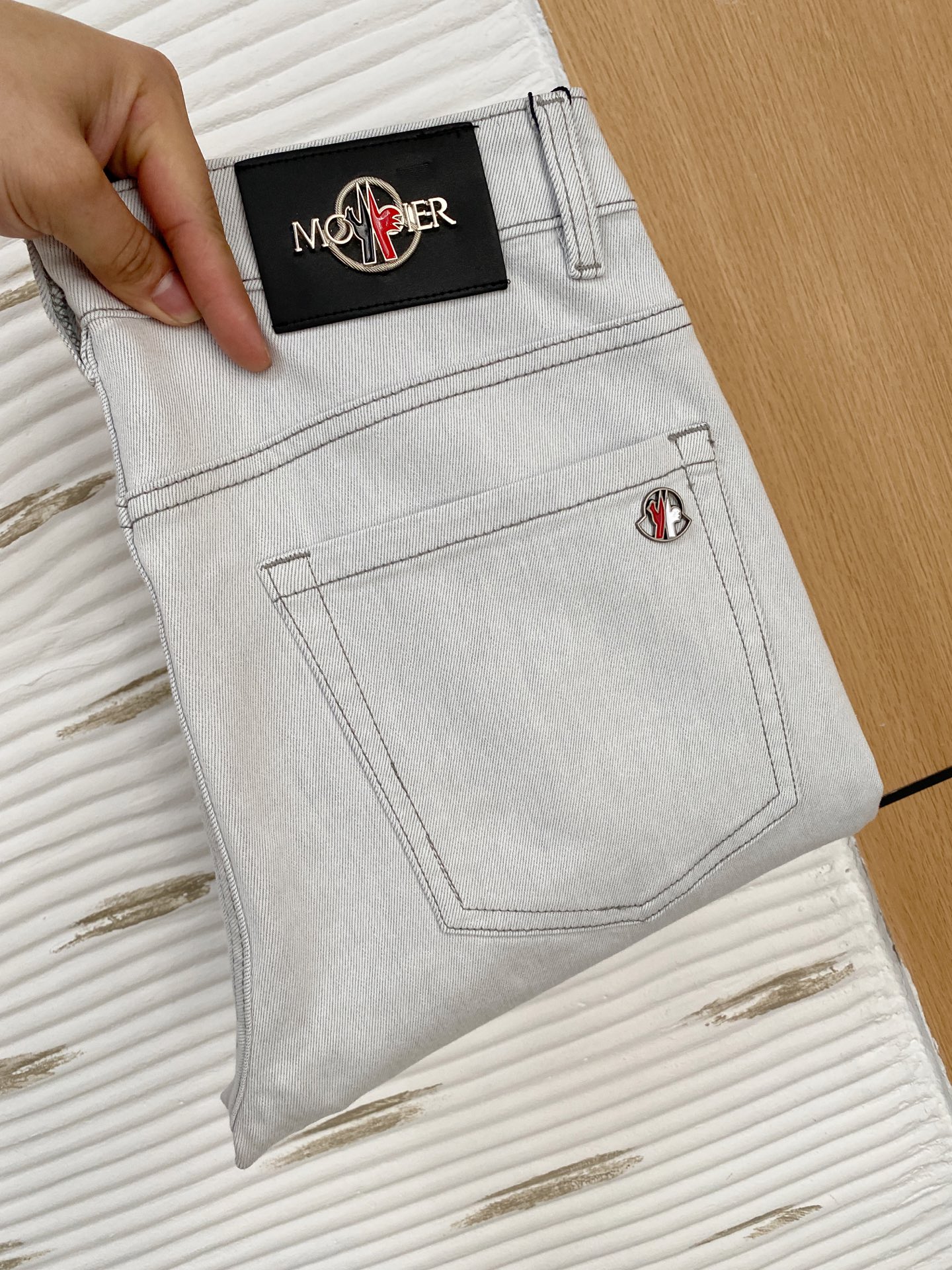 NO:145422,The 25SS four-season super-burning street-explosion series is exclusively launched. Original custom high-end quality fabric, customized hardware style slim-fitting tailoring, fabric with elasticity, micro-elastic upper body comfort, a must-have item!  Counter size 29-38 (no 35 no 37), Moncler, jeans, alexander wang19860909蒙口【新品】高端独家发售 25SS四季款超燃炸街系列之最牛仔裤 独家隆重推出 原版定制高端品质面料 定制五金版型修身剪裁 面料带弹力 微弹上身舒适度超高 必爆单品！专柜尺码29-38（无35无37）,,Moncler,jeans,alexander wang,Men's clothing