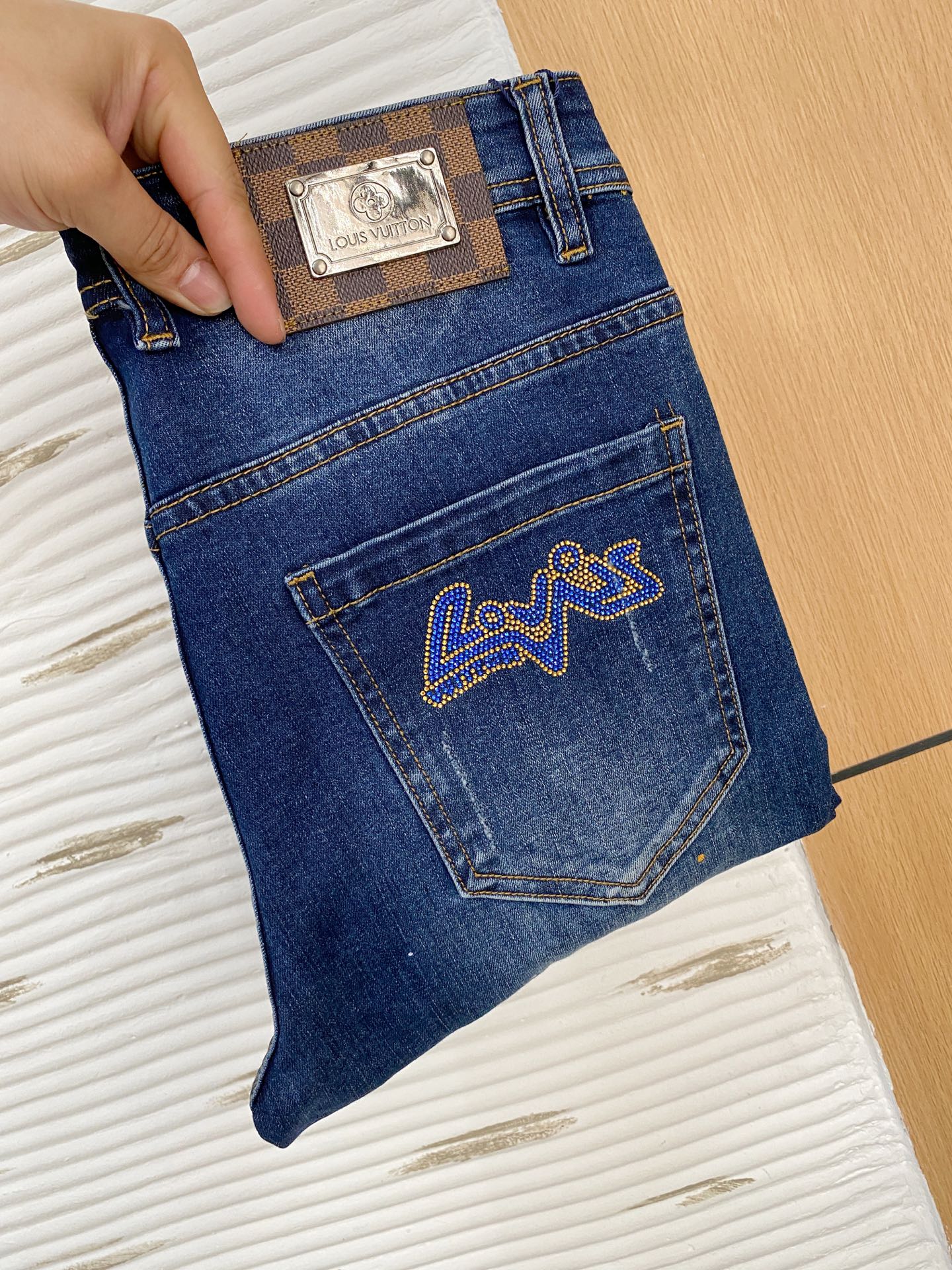 NO:145419,Lv【New Product】Exclusively available for high-end and exclusive 25SS four-season super-burning street-explosion series The most exclusive jeans launched. Original custom high-end quality fabric, customized hardware style slim-fitting tailoring, fabric with elasticity, micro-elastic upper body comfort, must-explode item!  Counter size 29-38 (no 35 no 37), louis vuitton, jeans, alexander wang19860909Lv【新品】高端独家发售 25SS四季款超燃炸街系列之最牛仔裤 独家隆重推出 原版定制高端品质面料 定制五金版型修身剪裁 面料带弹力 微弹上身舒适度超高 必爆单品！专柜尺码29-38（无35无37）,,louis vuitton,jeans,alexander wang,Men's clothing