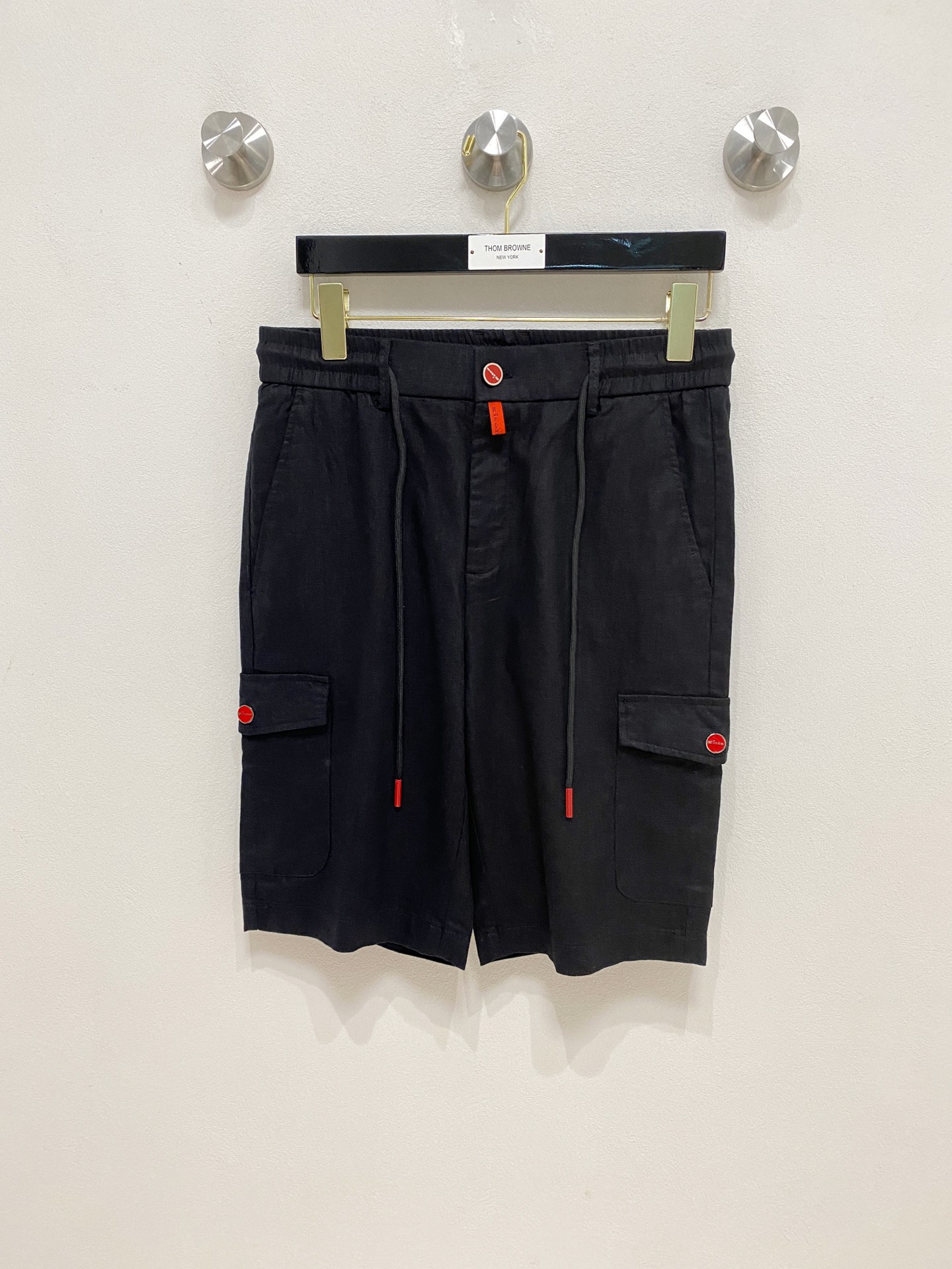 NO:151772,Kiton has complete three standards. 2025 summer new men's casual shorts, high-end custom fabric breathable fabric, extremely breathable, elastic and comfortable, impeccable details, top-level auxiliary materials, original logo design concept, delicate and soft feel!  The upper body style is excellent!  m-4xl order to report height and weight, shorts, alexander wang19860909kiton 三标齐全 2025夏季新款男士休闲短裤,高级定制面料透气面料 透气弹力舒适度极高,细节无可挑剔,顶级辅料配备,原版logo设计理念,手感细腻柔软！上身版型超赞！m-4xl 下单报身高体重,,shorts,alexander wang,Men's clothing