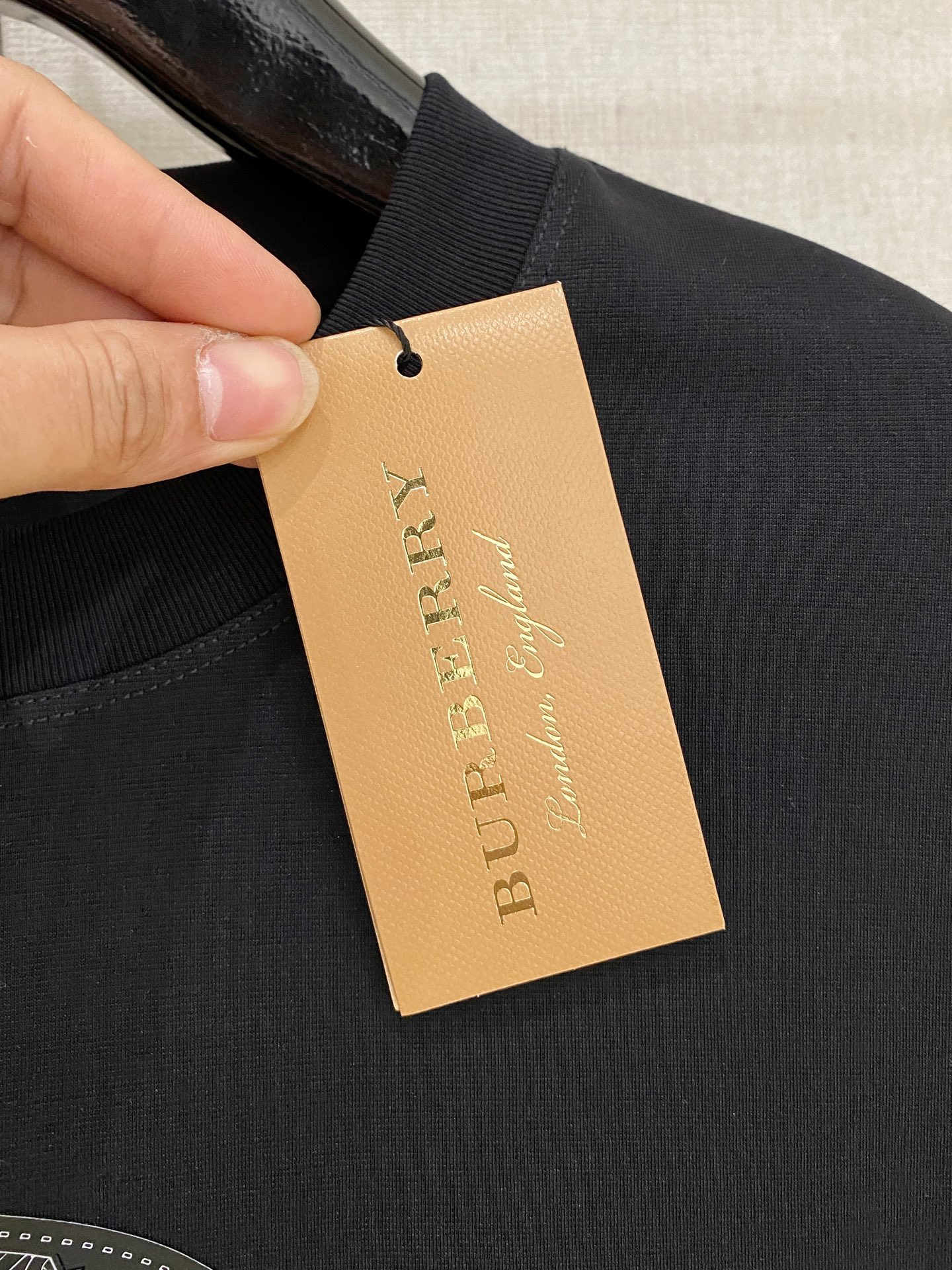 Burberry Classic Logo Print Short Sleeve T-Shirt - Premium Cotton Fabric 4 i1745597161315 8731 0 5