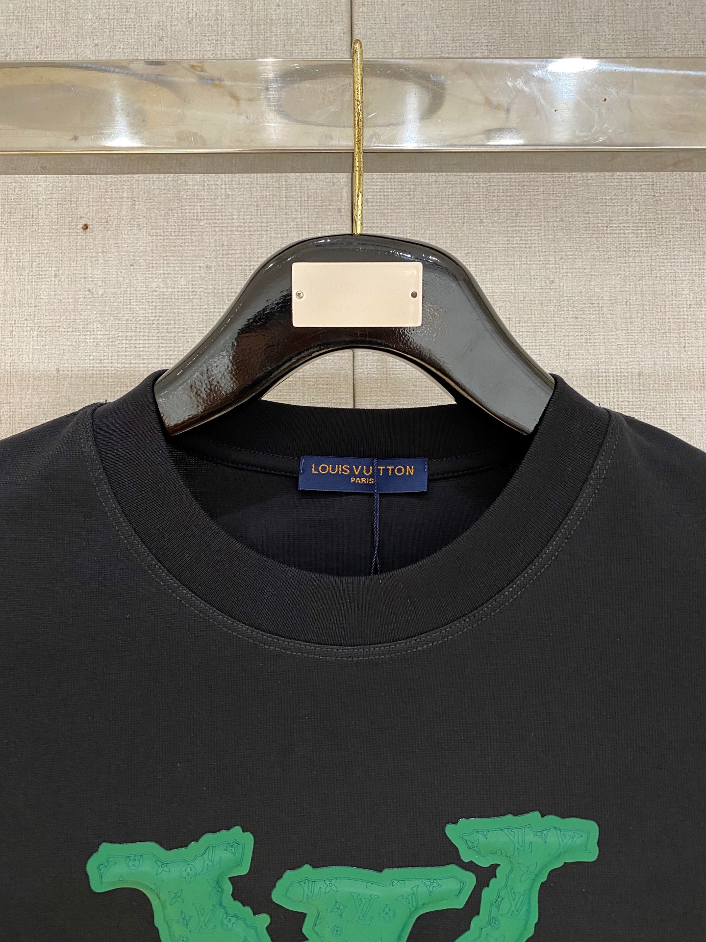 Louis Vuitton Classic Logo Cotton T-Shirt - Comfortable & Stylish 3 i1745597176866 7262 0 1