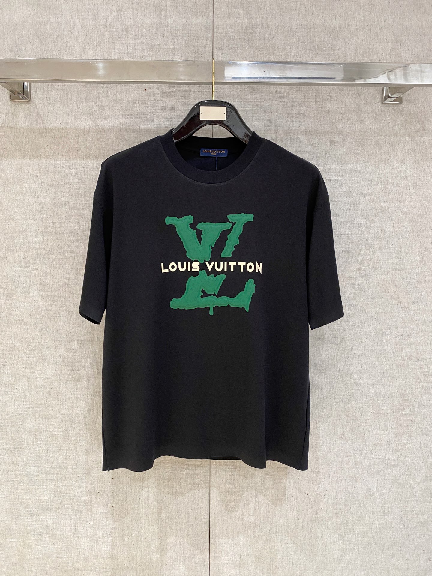 Louis Vuitton Classic Logo Cotton T-Shirt - Comfortable & Stylish 2 i1745597176940 527 0 0