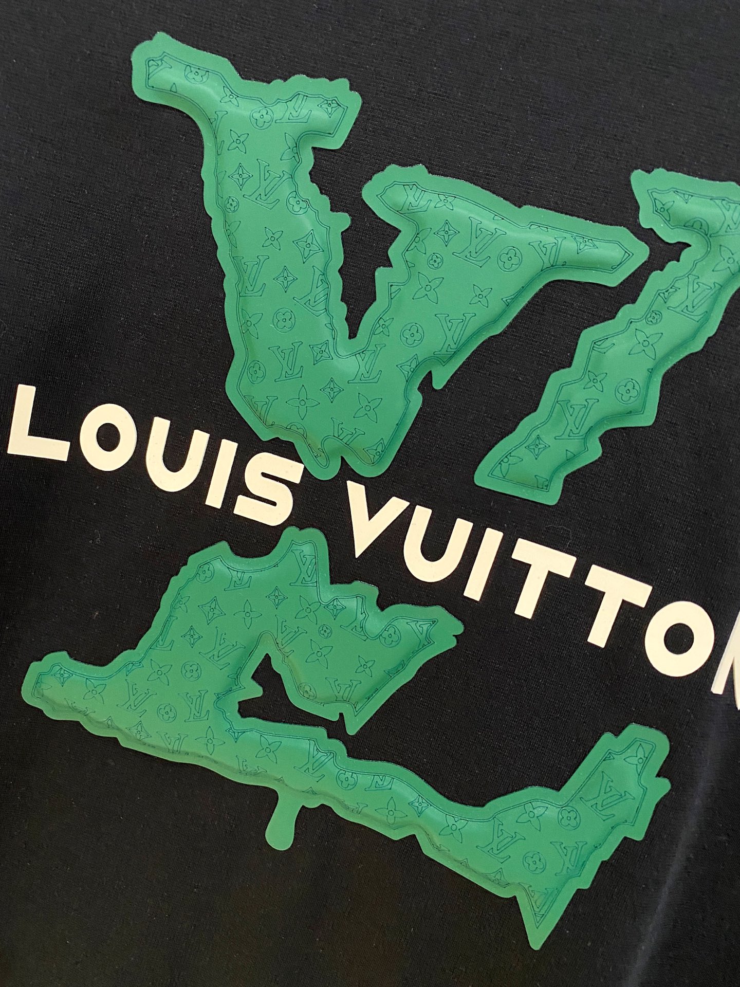 Louis Vuitton Classic Logo Cotton T-Shirt - Comfortable & Stylish 6 i1745597177914 6354 0 3