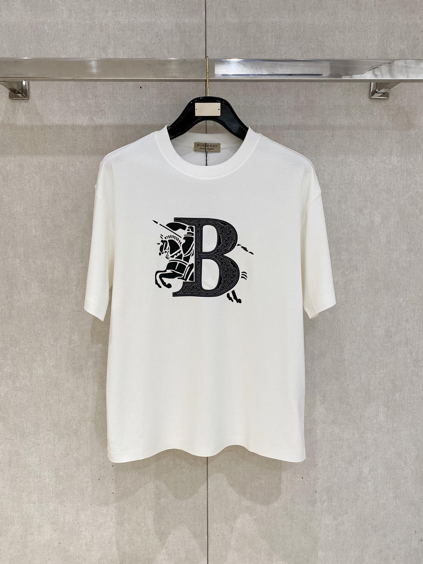 Burberry Classic Logo Print Cotton Short Sleeve T-Shirt - Stylish & Comfortable 2 i1745597256935 9032 0 0