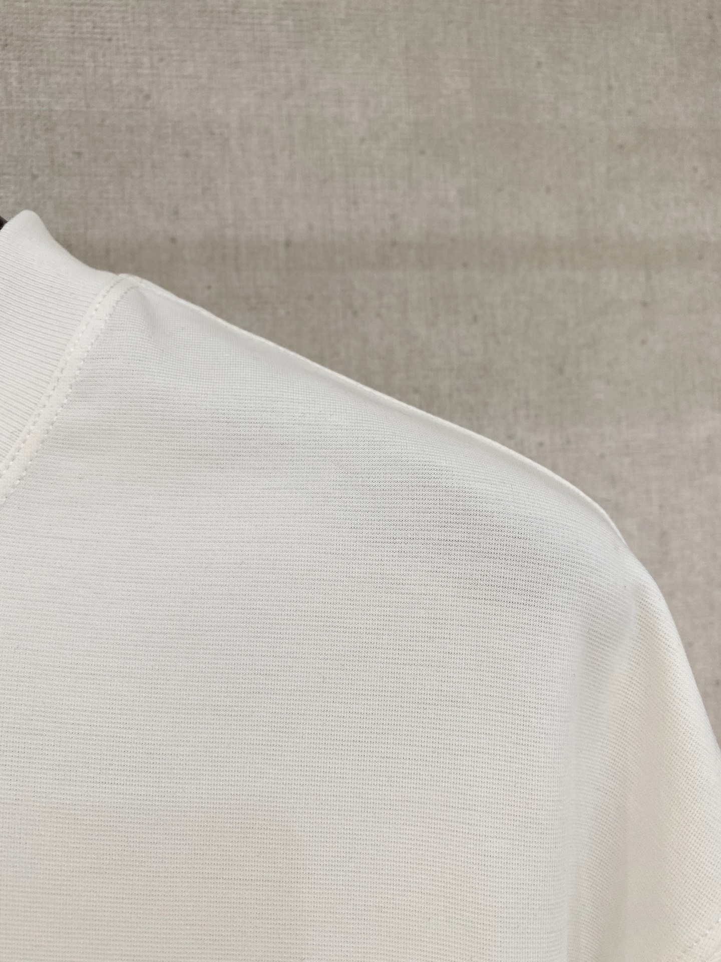 Burberry Classic Logo Print Cotton Short Sleeve T-Shirt - Stylish & Comfortable 5 i1745597257790 2509 0 2