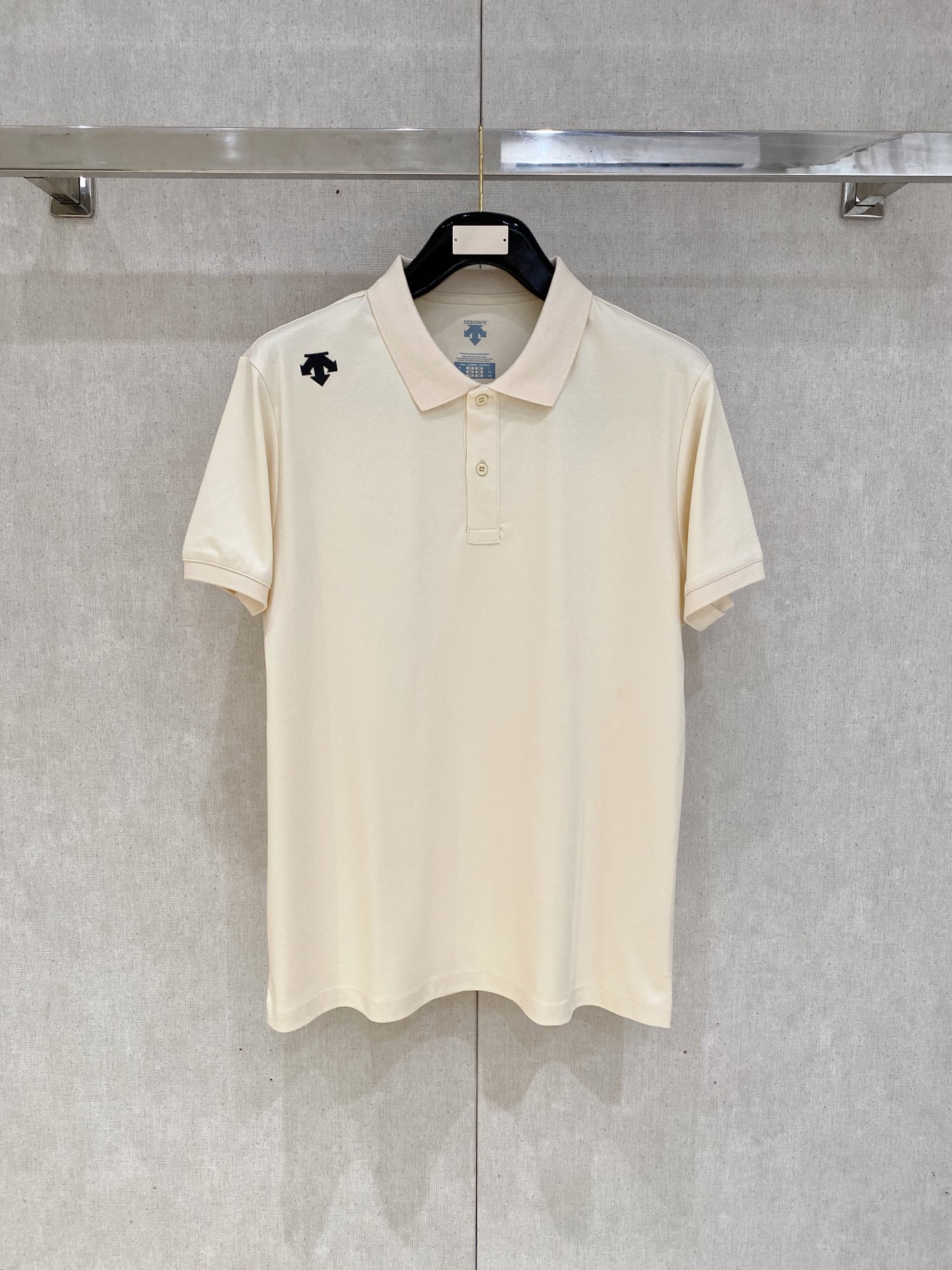 NO:151455,DESCENT* Arrow lapel short sleeve double-sided mercerated fabric Number of size M-3XL, T-shirt, alexander wang19860909DESCENT* 箭头翻领短袖 双面丝光面料 码数M-3XL,,T-shirt,alexander wang,Men's clothing