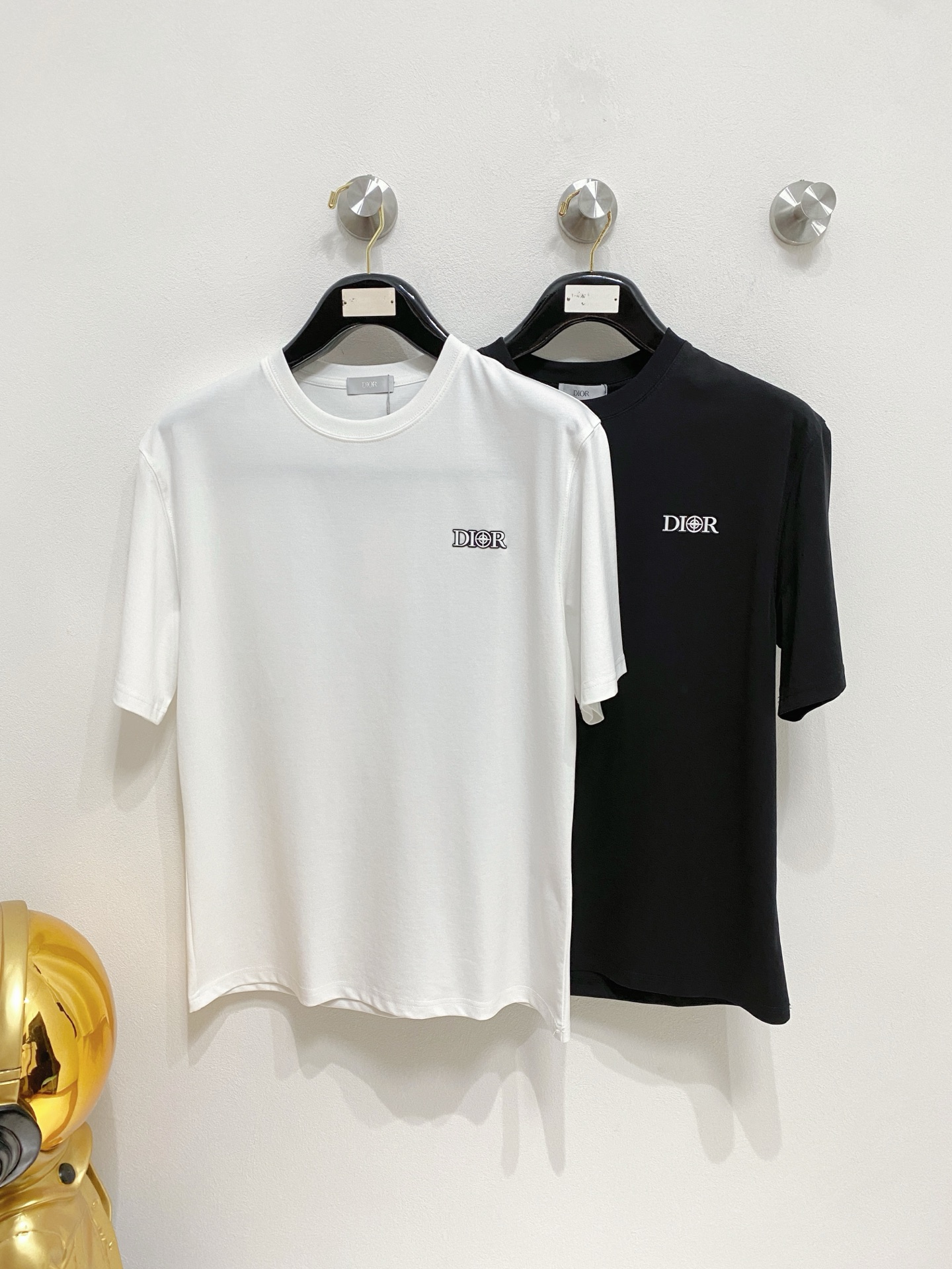 NO:488514,Dior/Dior 2025 new spring and summer products are available, complete three standards, mercerized cotton round neck short-sleeved T-shirt, no need to introduce too much good products, look at the details, counter number M-XXXL 175/140 Suggestions L,,dior,dior,T-shirt,tees,t-shirt,alexander wang19860909Dior/迪奥 2025年春夏新品上新 三标齐全 丝光棉圆领短袖T恤 好货不用过多介绍 看细节 专柜码数M-XXXL 175/140建议L,,dior,dior,T-shirt,tees，t-shirt,alexander wang,Men's clothing