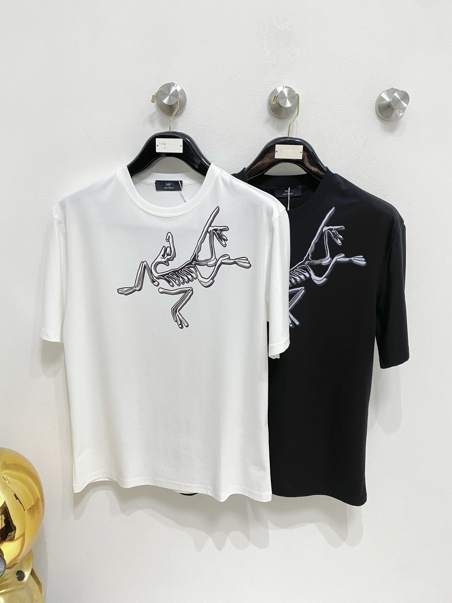 NO:488458,Arc/Architecture Bird New Products for Spring and Summer 2025 are available in new spring and summer. Three standards are complete. Mercerized cotton round neck short-sleeved T-shirt. Don’t need to introduce too much good products. Look at the details. Counter code M-XXXL 175/140 Suggestions L, arc'teryx, T-shirt,tees, t-shirt,alexander wang19860909Arc/始祖鸟 2025年春夏新品上新 三标齐全 丝光棉圆领短袖T恤 好货不用过多介绍 看细节 专柜码数M-XXXL 175/140建议L,arc'teryx,T-shirt,tees，t-shirt,alexander wang,Men's clothing