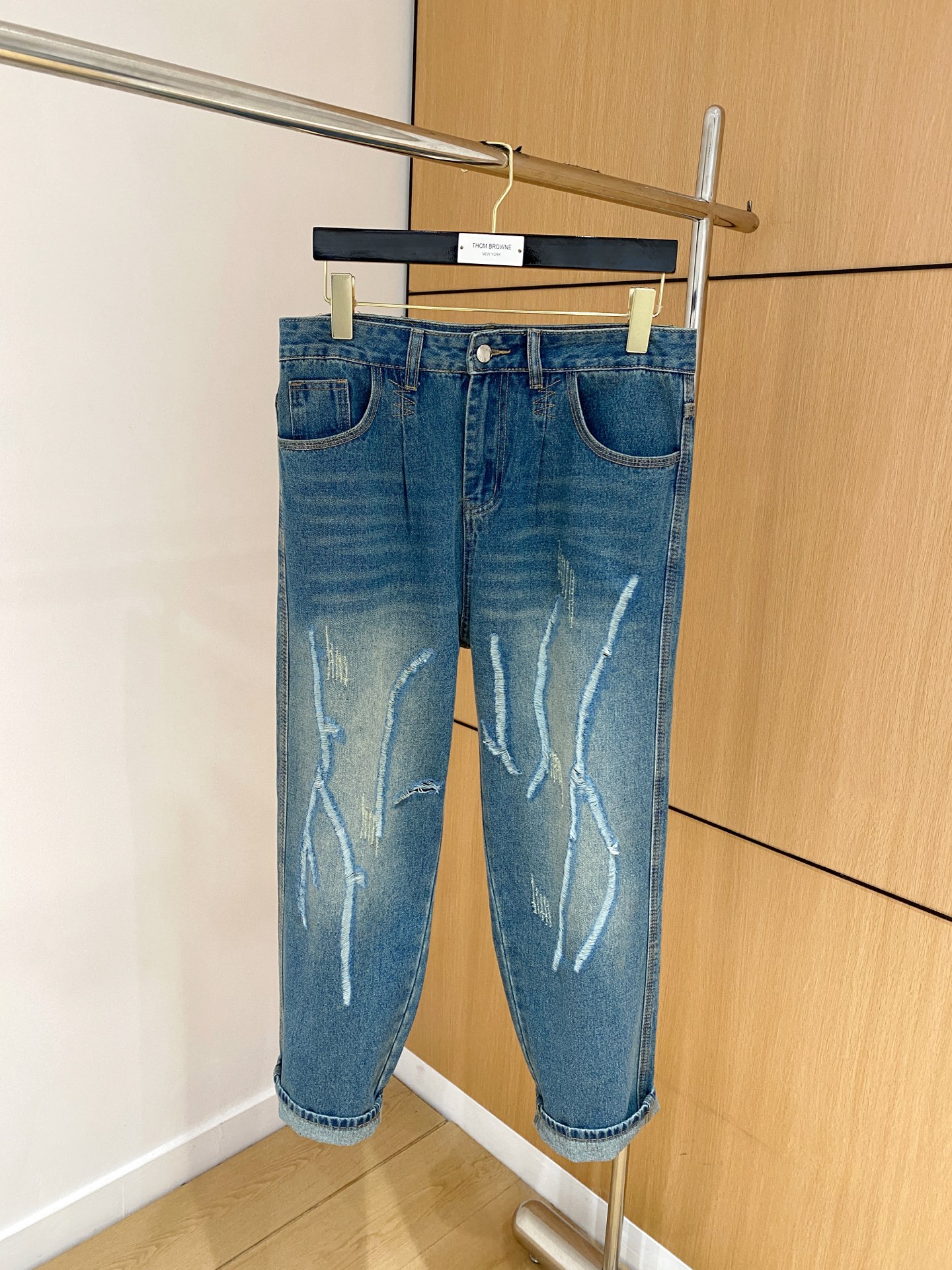 NO:153260,Fendi 2025ss four-season jeans, custom-made full set of hardware, brand new brand design craftsmanship, fine workmanship, perfect details, high-version code 29-38 (no 35 or 37), fendi, jeans, alexander wang19860909芬迪2025ss四季款牛仔裤,定制全套五金,全新品牌设计工艺,做工精细,细节完美,高版本码数29-38（无35无37）,,fendi,jeans,alexander wang,Men's clothing