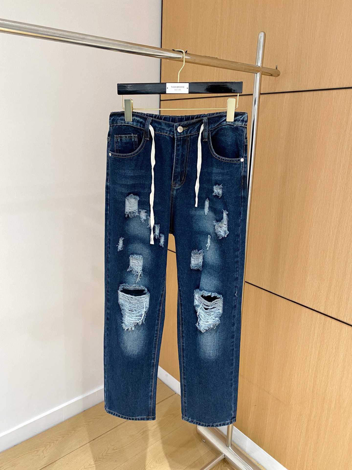 NO:153281,Fendi 2025ss four-season jeans, custom-made full set of hardware, brand new brand design craftsmanship, fine workmanship, perfect details, high-version code 29-38 (no 35 or 37), fendi, jeans, alexander wang19860909芬迪2025ss四季款牛仔裤,定制全套五金,全新品牌设计工艺,做工精细,细节完美,高版本码数29-38（无35无37）,,fendi,jeans,alexander wang,Men's clothing