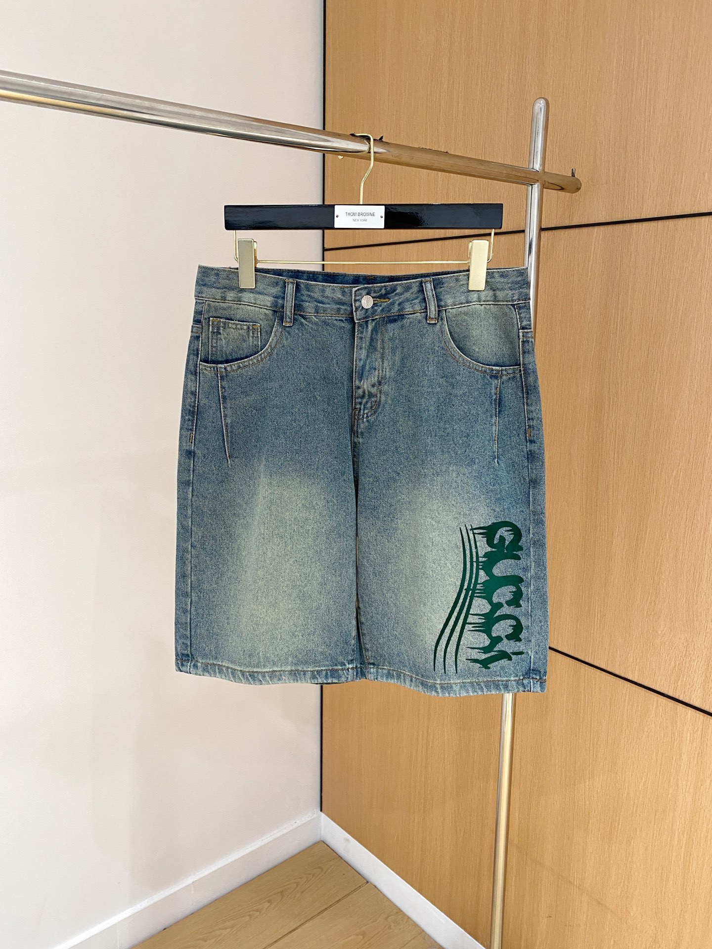 NO:153263,Gucci high-end customization 2025Ss spring and summer new original single hot denim shorts super customization original hardware super heavy industry craftsmanship excellent style, impeccable details!  The style is not picky!  Must-have sizes for summer: 29-38 (no 35 no 37), gucci, shorts, alexander wang19860909古驰高端定制 2025Ss春夏新款原单爆款牛仔短裤 超级定制款 原版五金 超级重工工艺 版型超赞,细节做工无可挑剔！款式不挑人！夏季必备尺码:29-38（无35无37）,,gucci,shorts,alexander wang,Men's clothing
