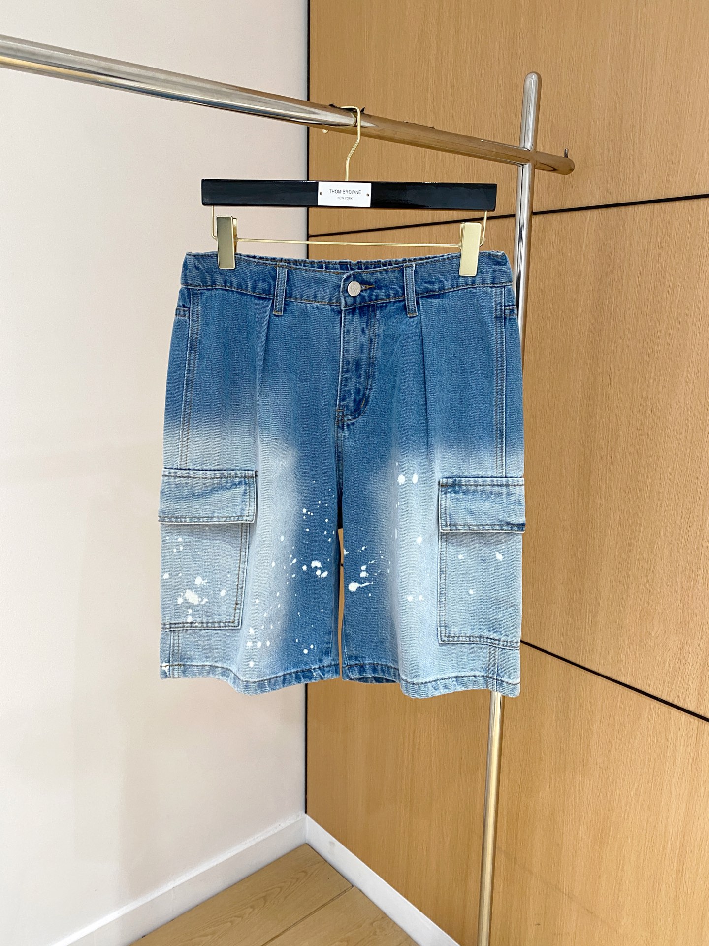 NO:153271,Luo Yiwei high-end customization 2025Ss spring and summer new original single hot denim shorts super customization original hardware super heavy industry craftsmanship excellent style, impeccable details!  The style is not picky!  Must-have sizes for summer: 29-38 (no 35 no 37), loewe, shorts, alexander wang19860909罗意威高端定制 2025Ss春夏新款原单爆款牛仔短裤 超级定制款 原版五金 超级重工工艺 版型超赞,细节做工无可挑剔！款式不挑人！夏季必备尺码:29-38（无35无37）,,loewe,shorts,alexander wang,Men's clothing