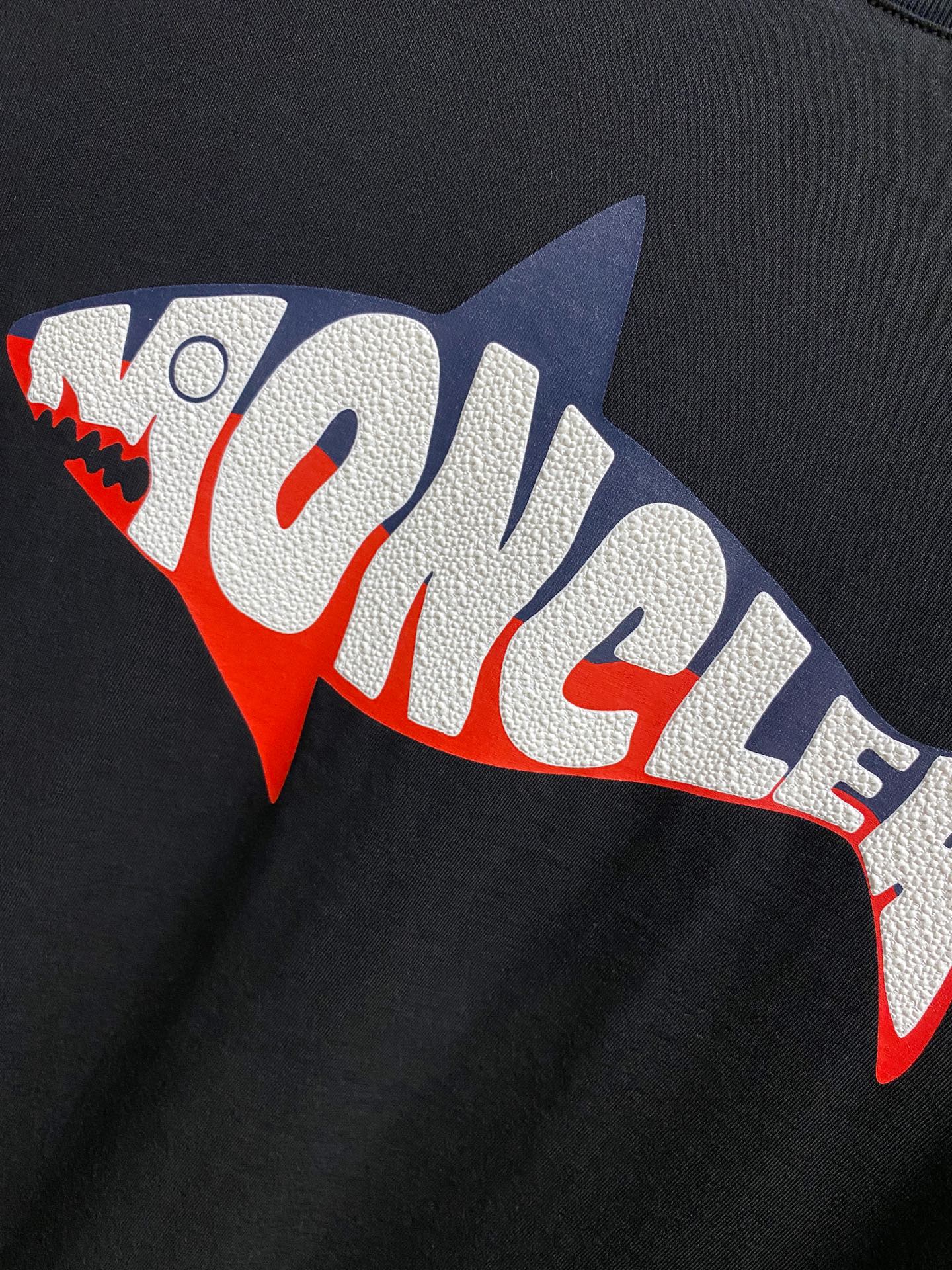 Moncler Short Sleeve T-Shirt for Men & Women - Classic & Fashionable 6 i1746197235306 9615 0 3
