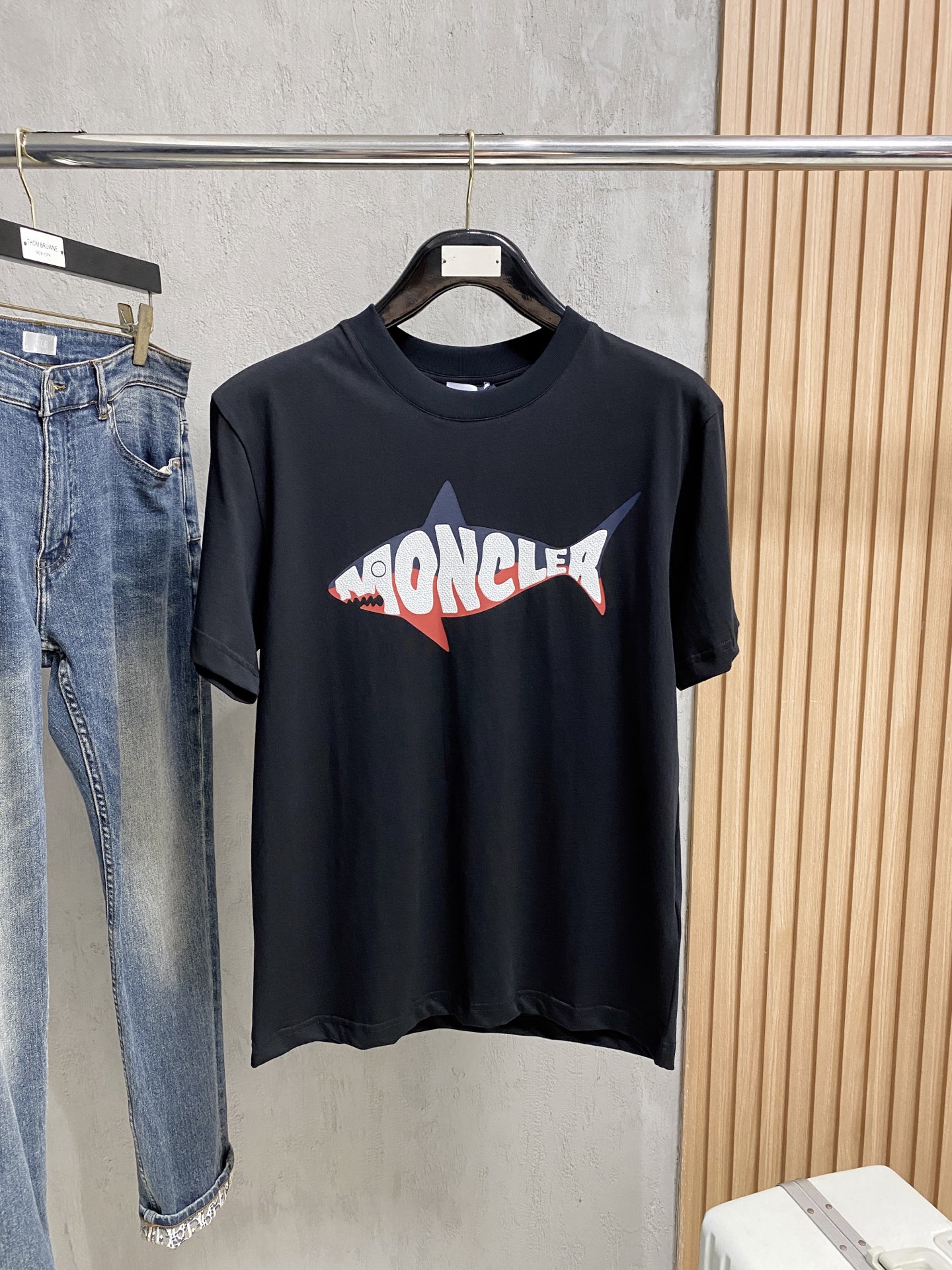Moncler Short Sleeve T-Shirt for Men & Women - Classic & Fashionable 2 i1746197235422 6675 0 0