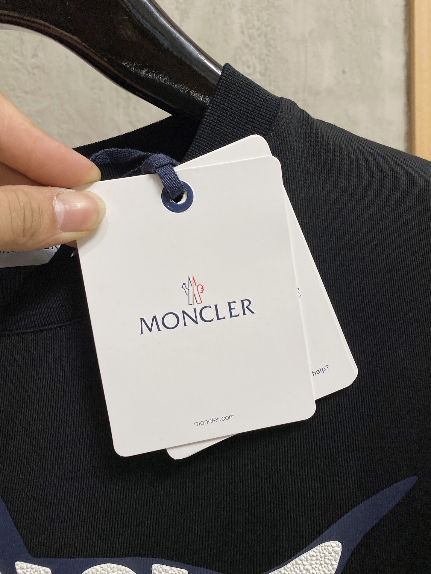 Moncler Short Sleeve T-Shirt for Men & Women - Classic & Fashionable 4 i1746197235536 2941 0 5