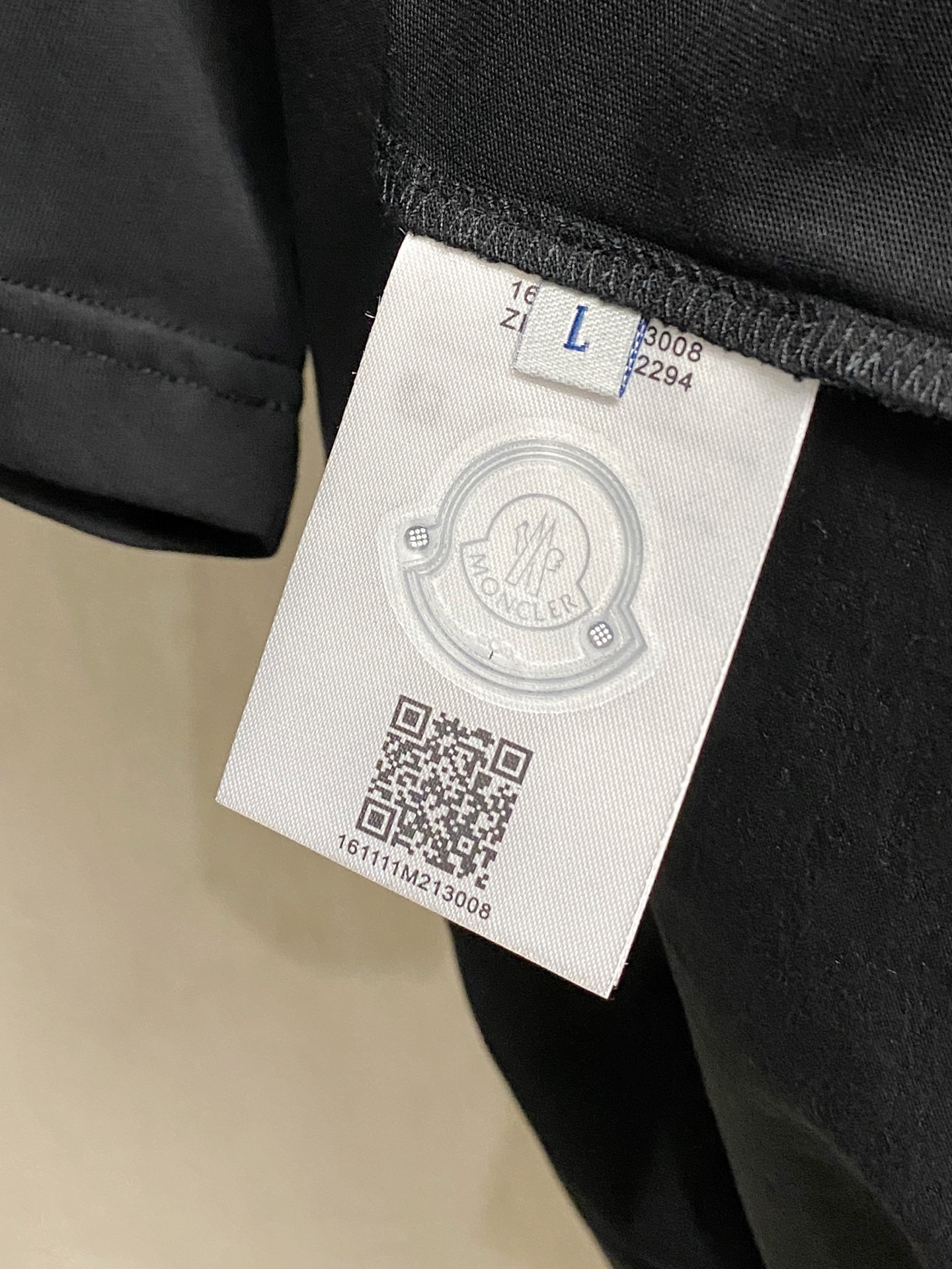 Moncler Short Sleeve T-Shirt for Men & Women - Classic & Fashionable 9 i1746197236617 2260 0 7
