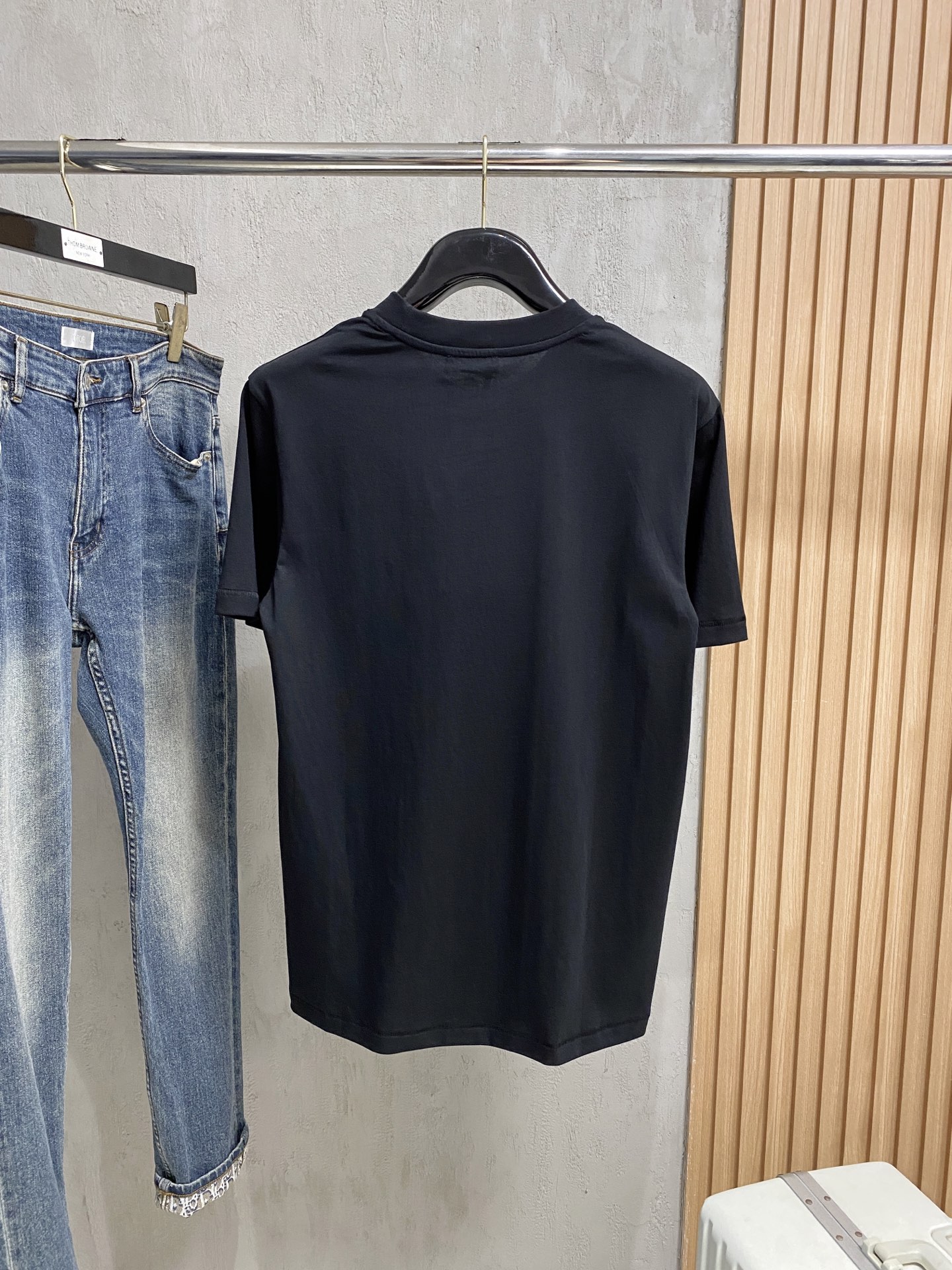 Moncler Short Sleeve T-Shirt for Men & Women - Classic & Fashionable 10 i1746197236934 5023 0 8