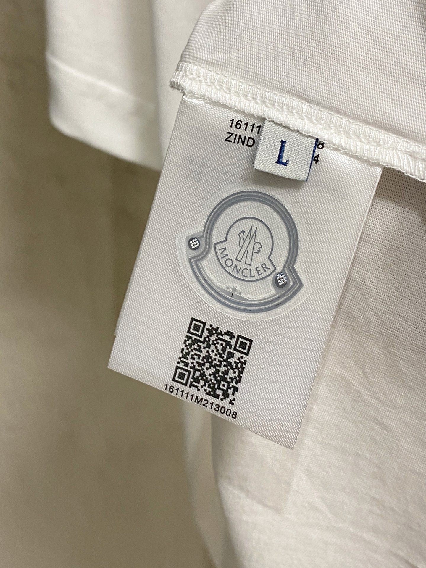 Moncler Short Sleeve T-Shirt: Classic & Fashionable Unisex Design 9 i1746197281125 647 0 7