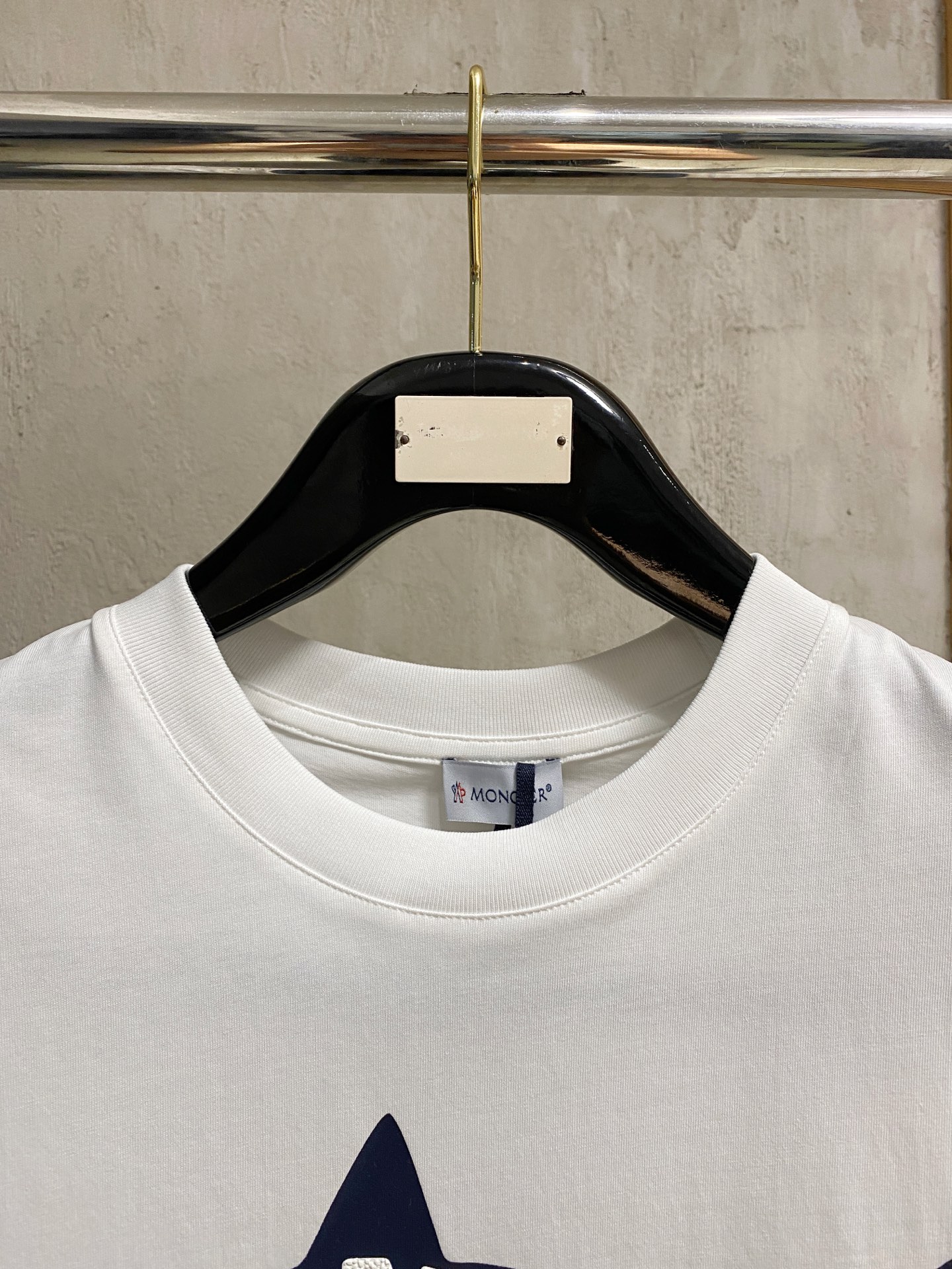Moncler Short Sleeve T-Shirt: Classic & Fashionable Unisex Design 3 i1746197281355 1139 0 1